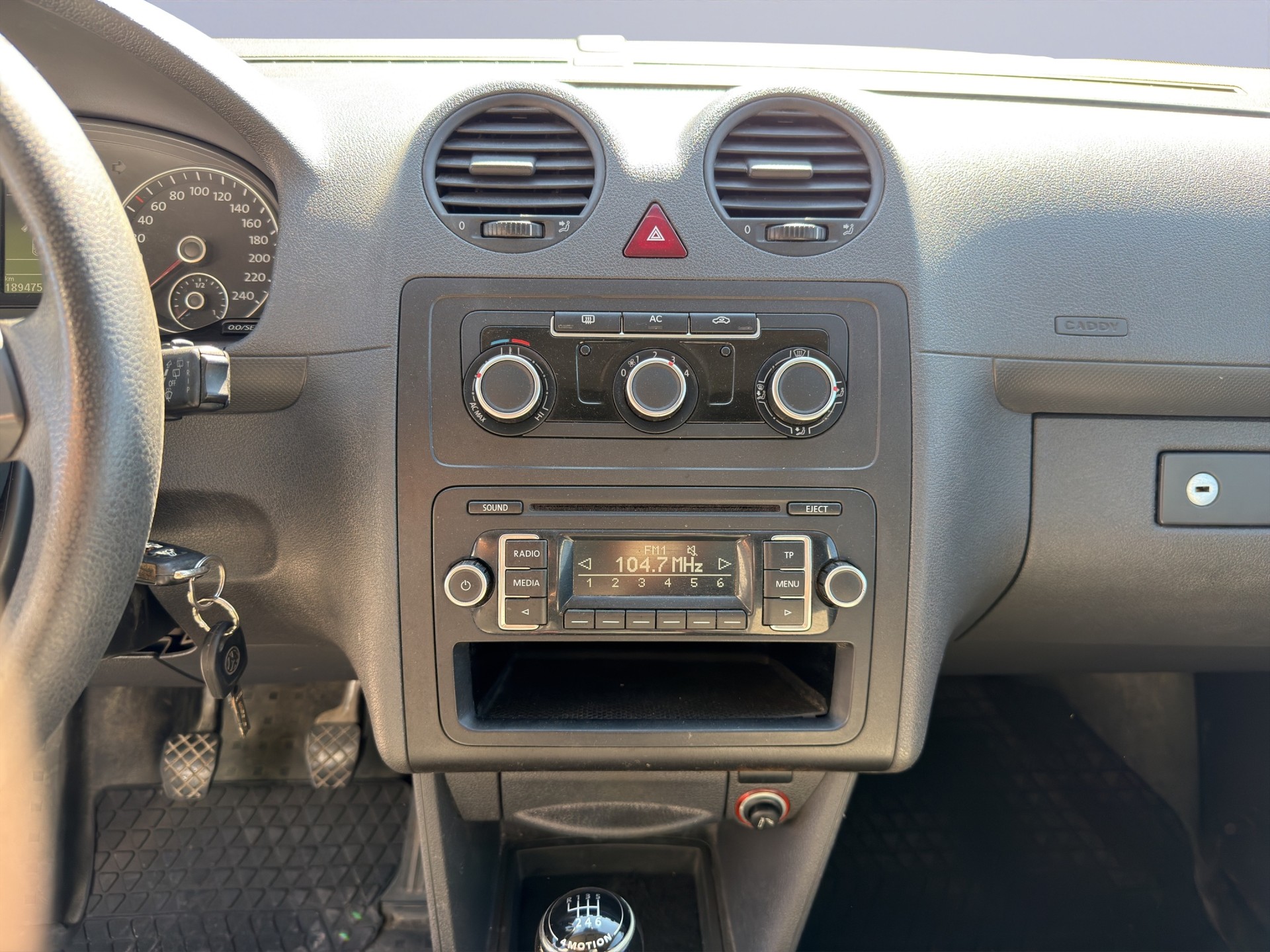 VW Caddy Maxi 2.0 TDI 4Motion-image-10