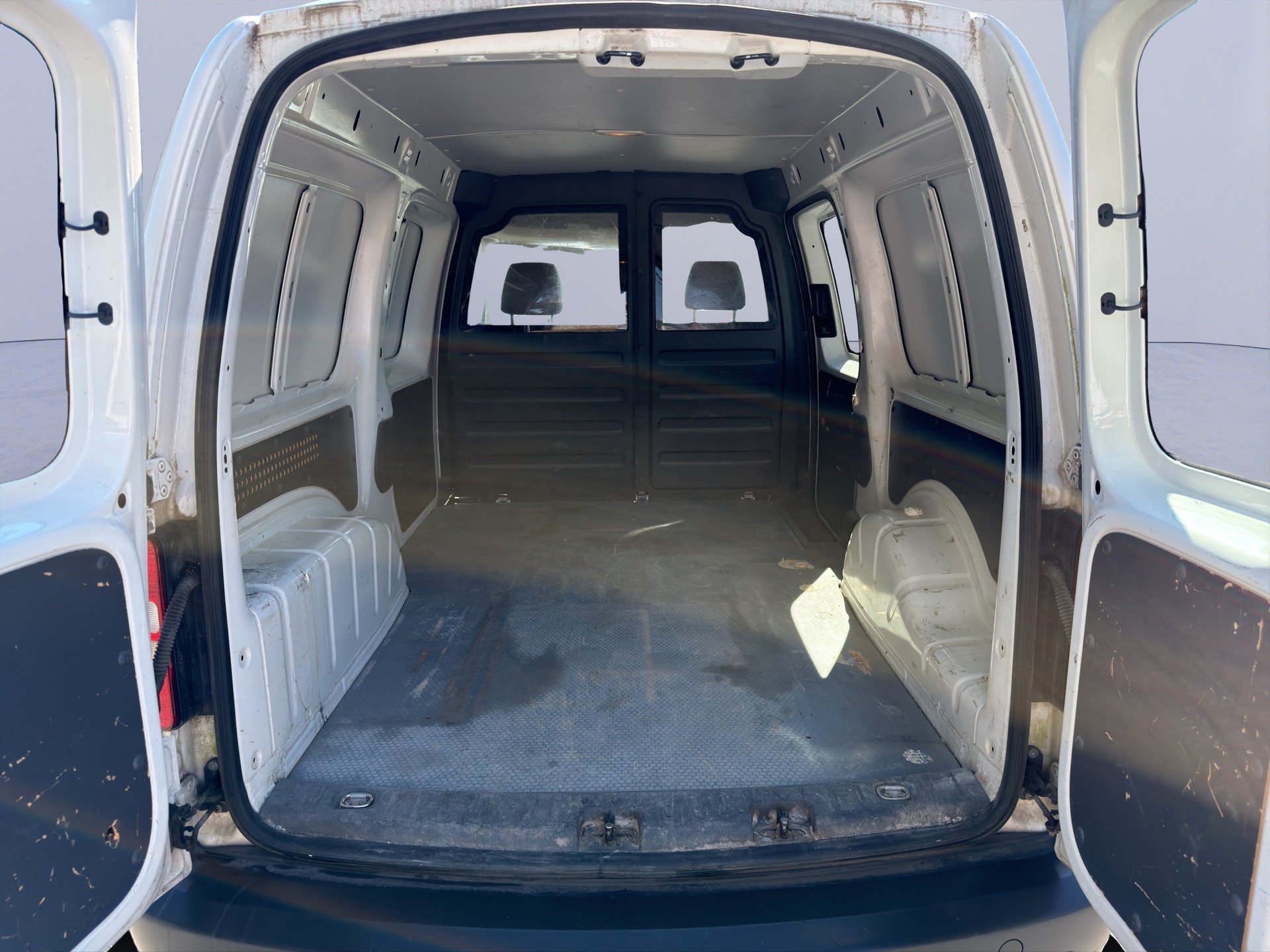 VW Caddy Maxi 2.0 TDI 4Motion-image-9
