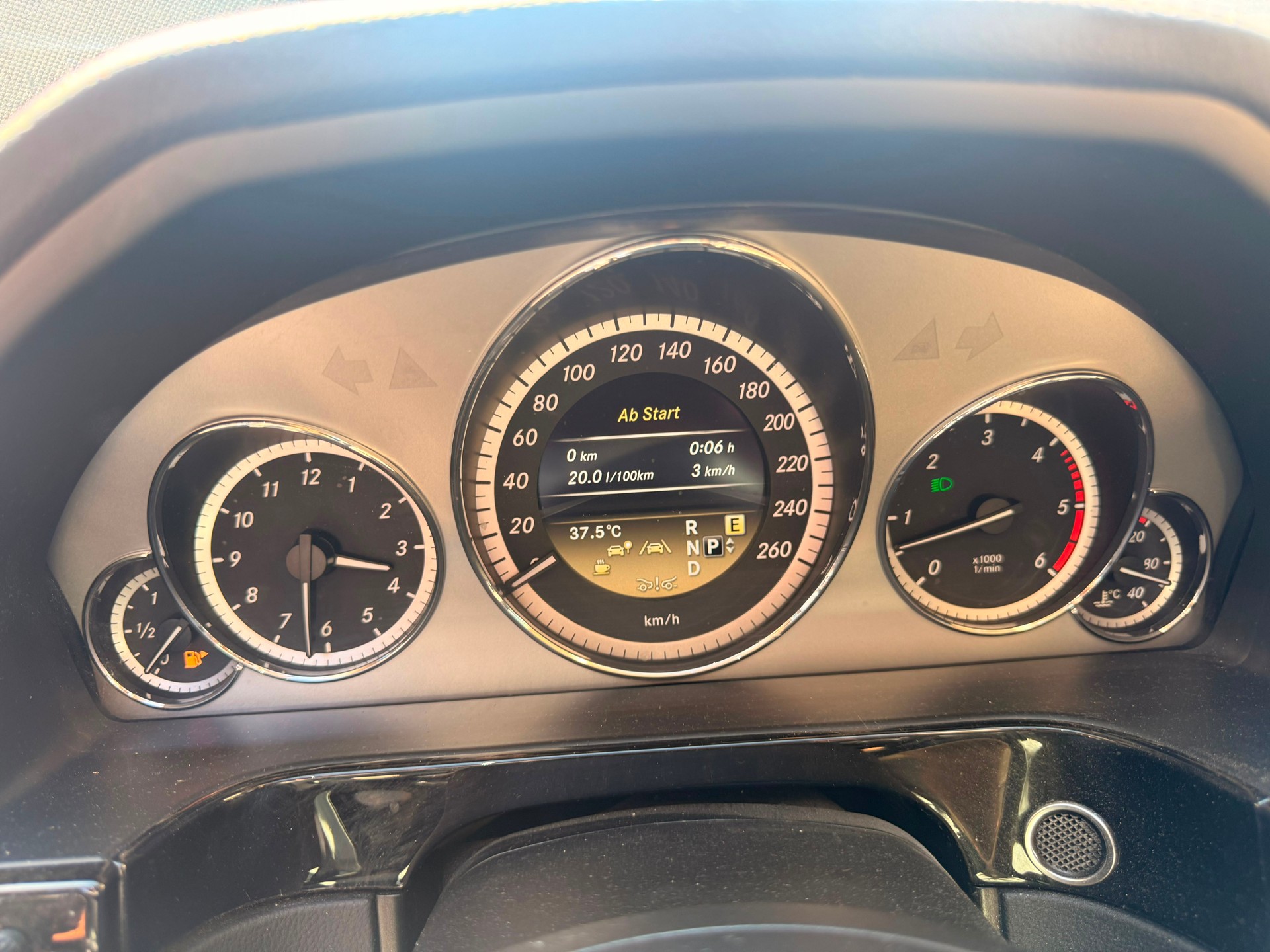 MERCEDES-BENZ E 350 CDI BlueEff. Avantgarde 4Matic 7G-Tronic-image-14