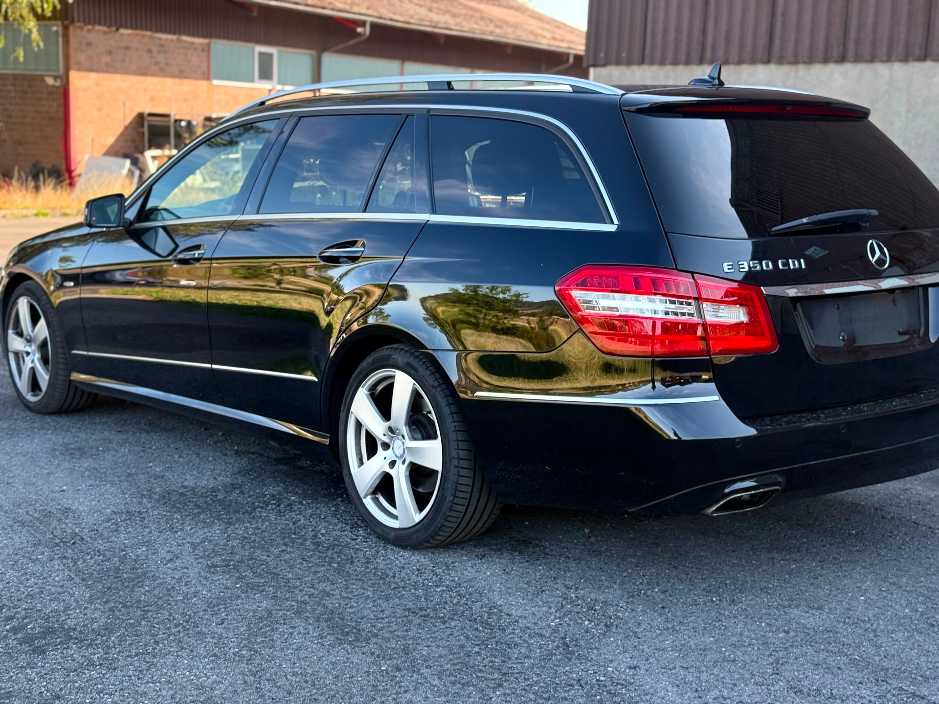 MERCEDES-BENZ E 350 CDI BlueEff. Avantgarde 4Matic 7G-Tronic-image-3