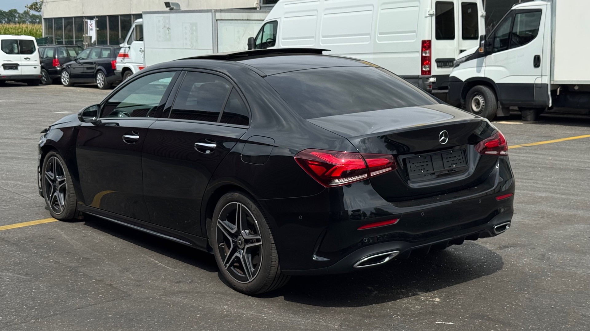 MERCEDES-BENZ A 200 AMG Line 7G-DCT-image-4