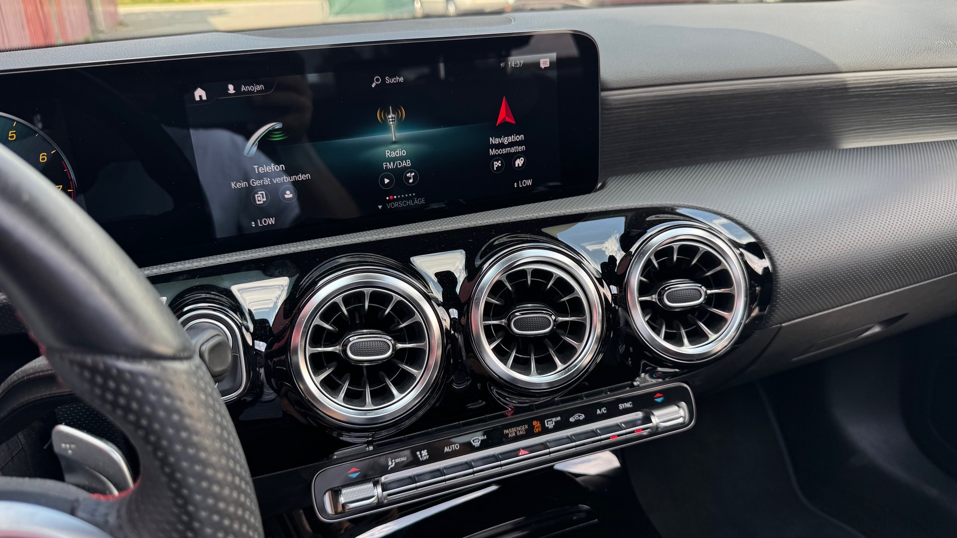 MERCEDES-BENZ A 200 AMG Line 7G-DCT-image-14