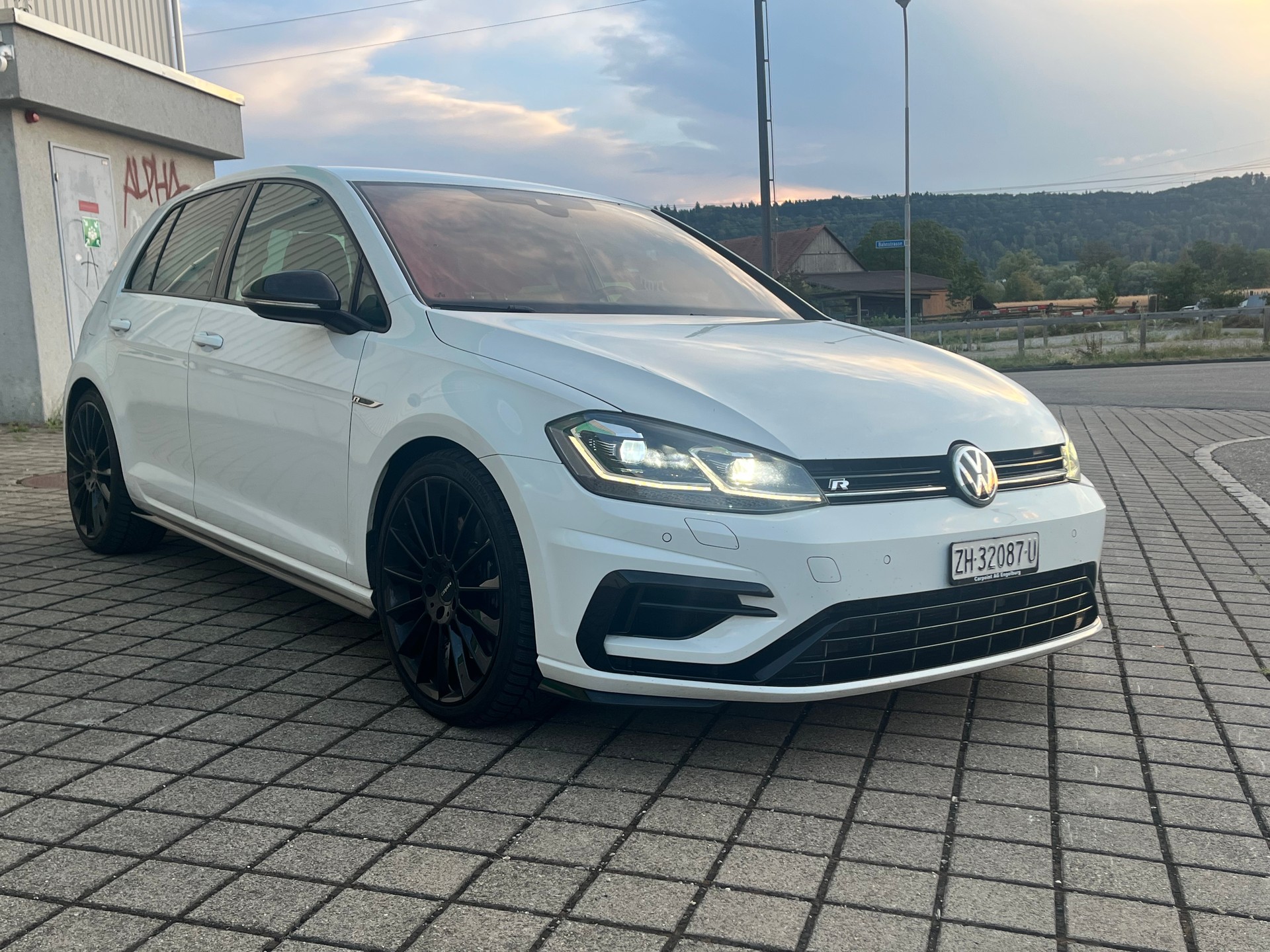 VW Golf 2.0 TSI R 4Motion DSG-image-0