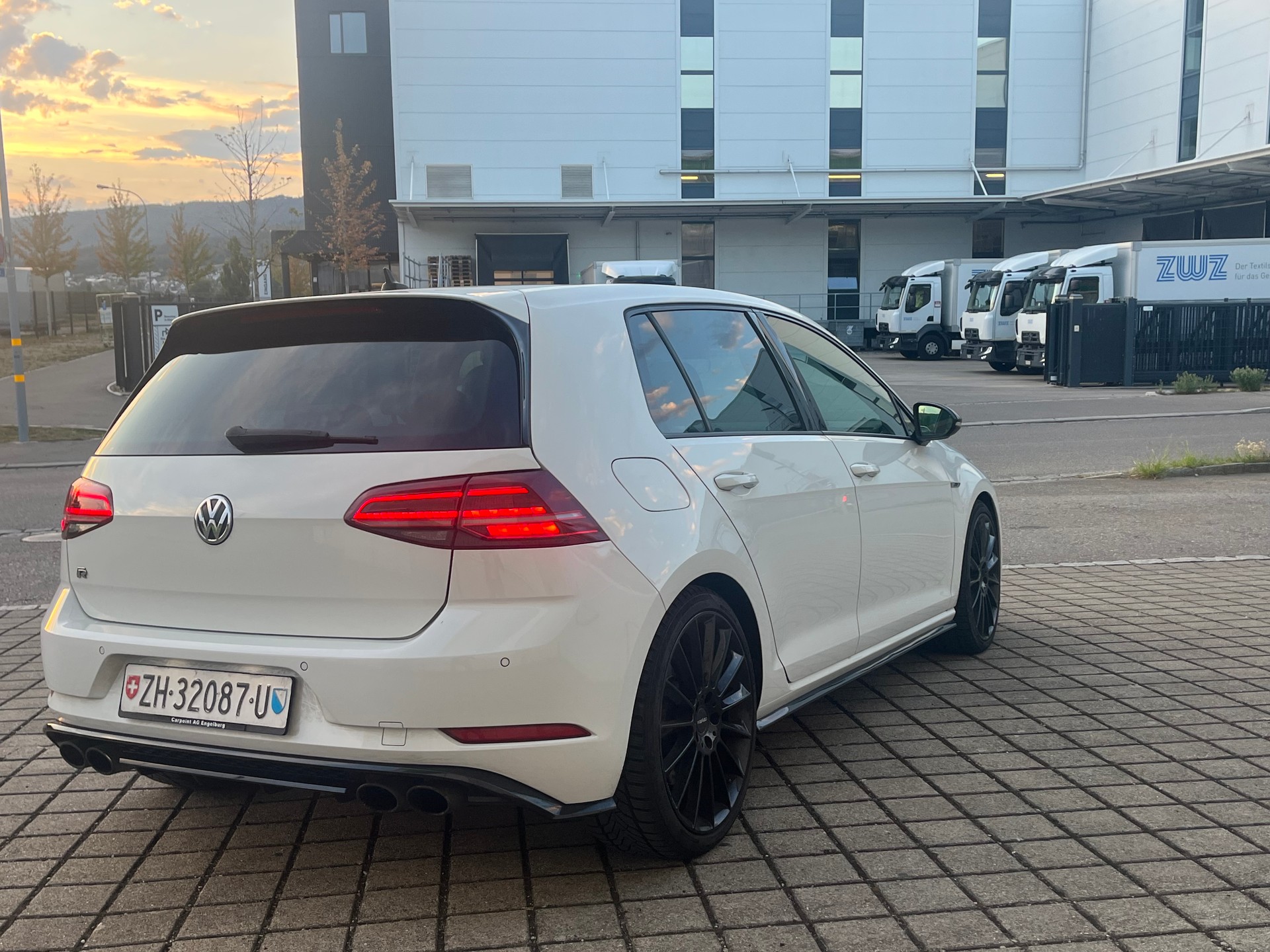 VW Golf 2.0 TSI R 4Motion DSG-image-14