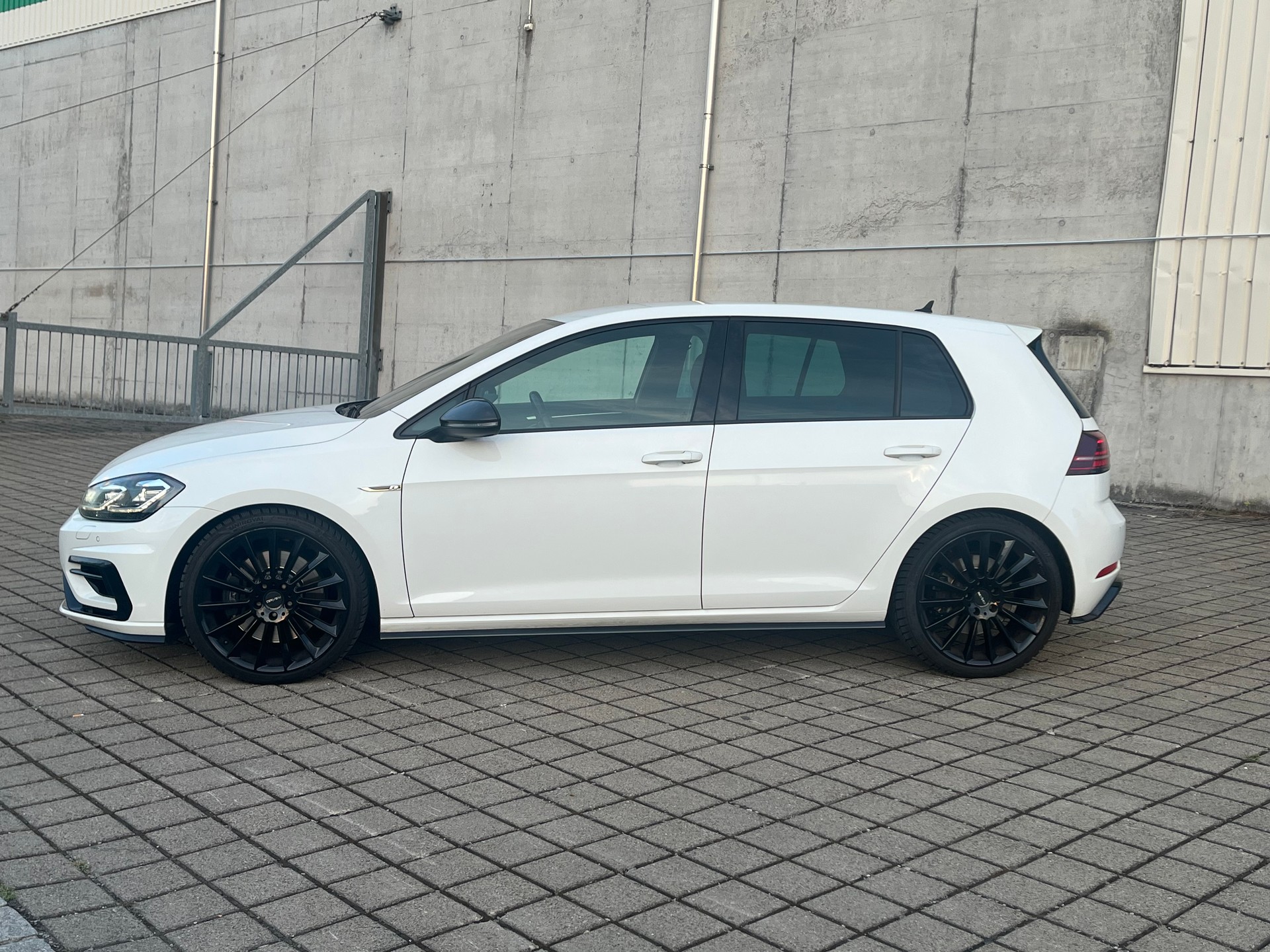 VW Golf 2.0 TSI R 4Motion DSG-image-4