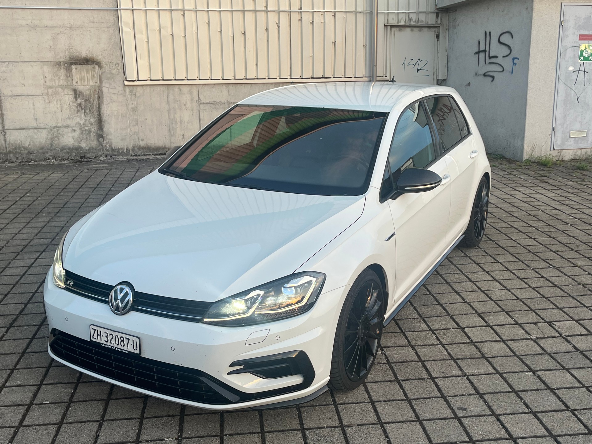 VW Golf 2.0 TSI R 4Motion DSG-image-13