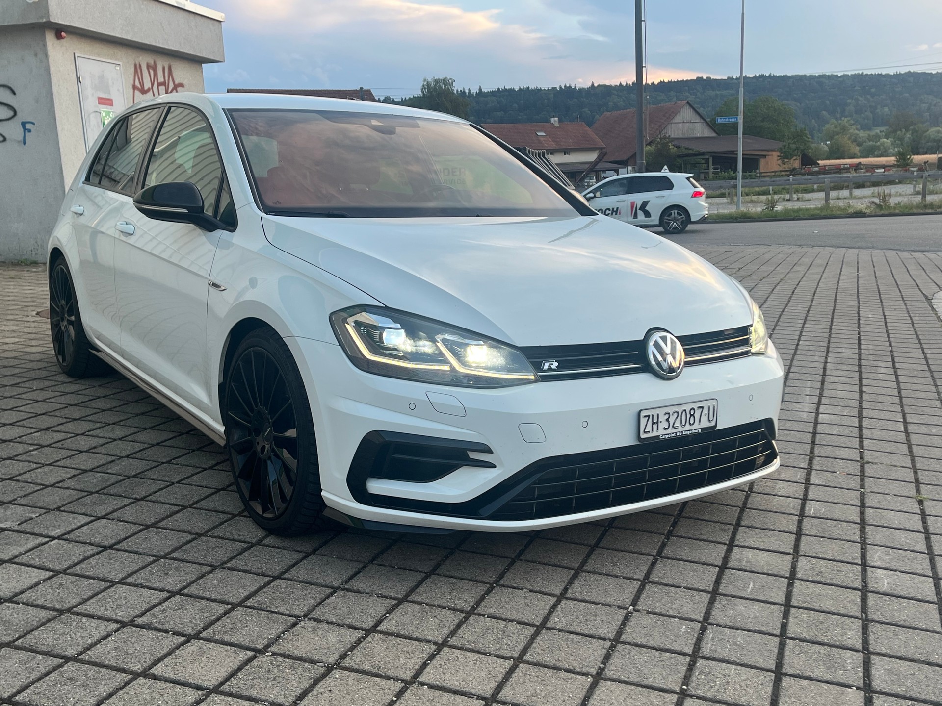 VW Golf 2.0 TSI R 4Motion DSG-image-3