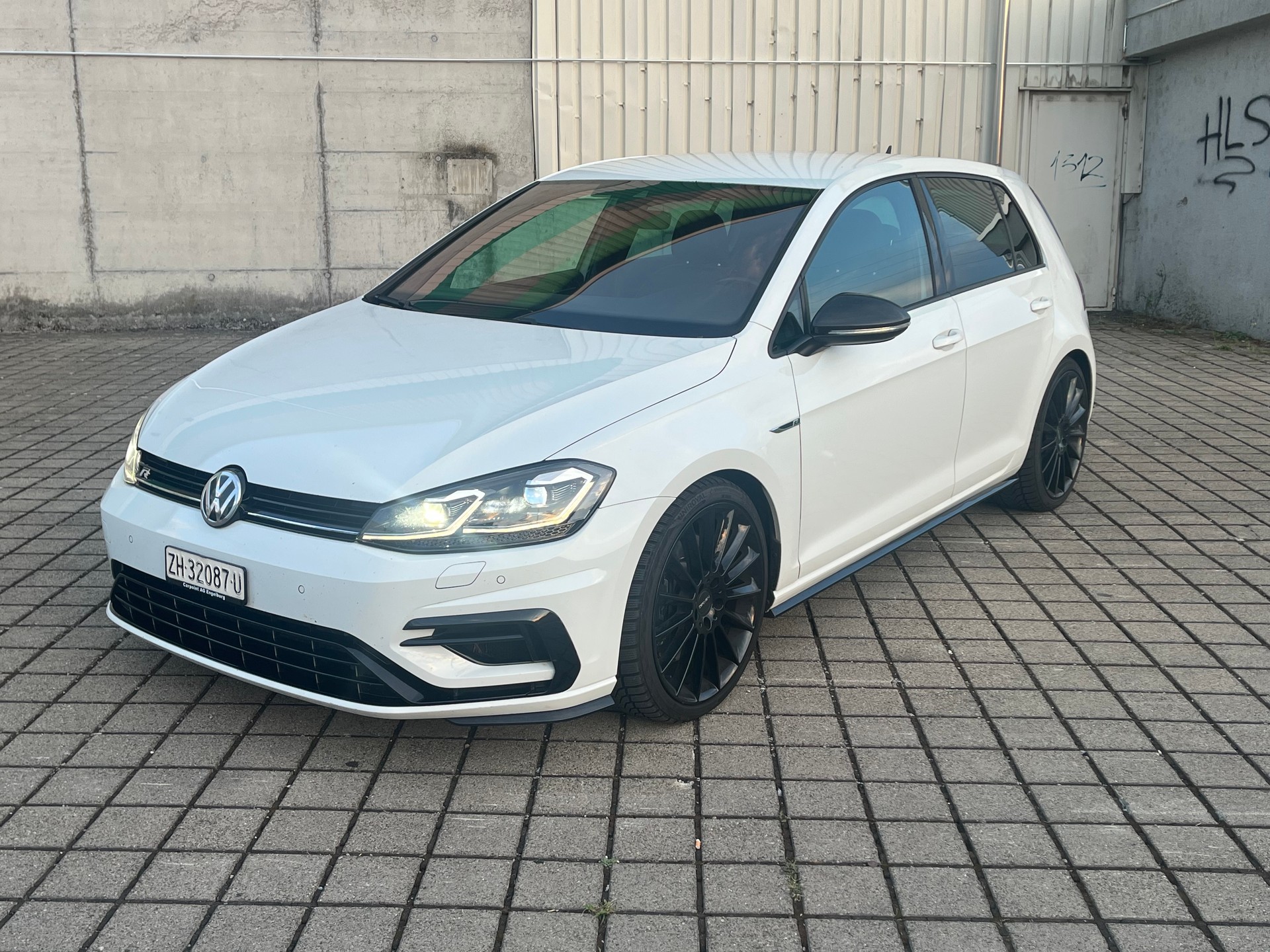 VW Golf 2.0 TSI R 4Motion DSG-image-1