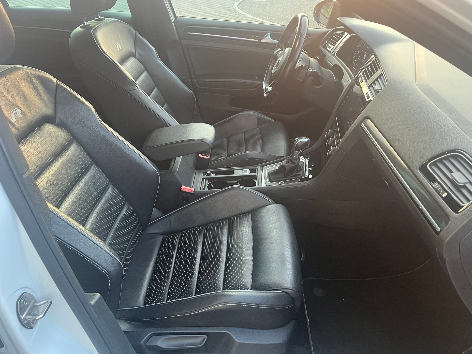 VW Golf 2.0 TSI R 4Motion DSG-image-7