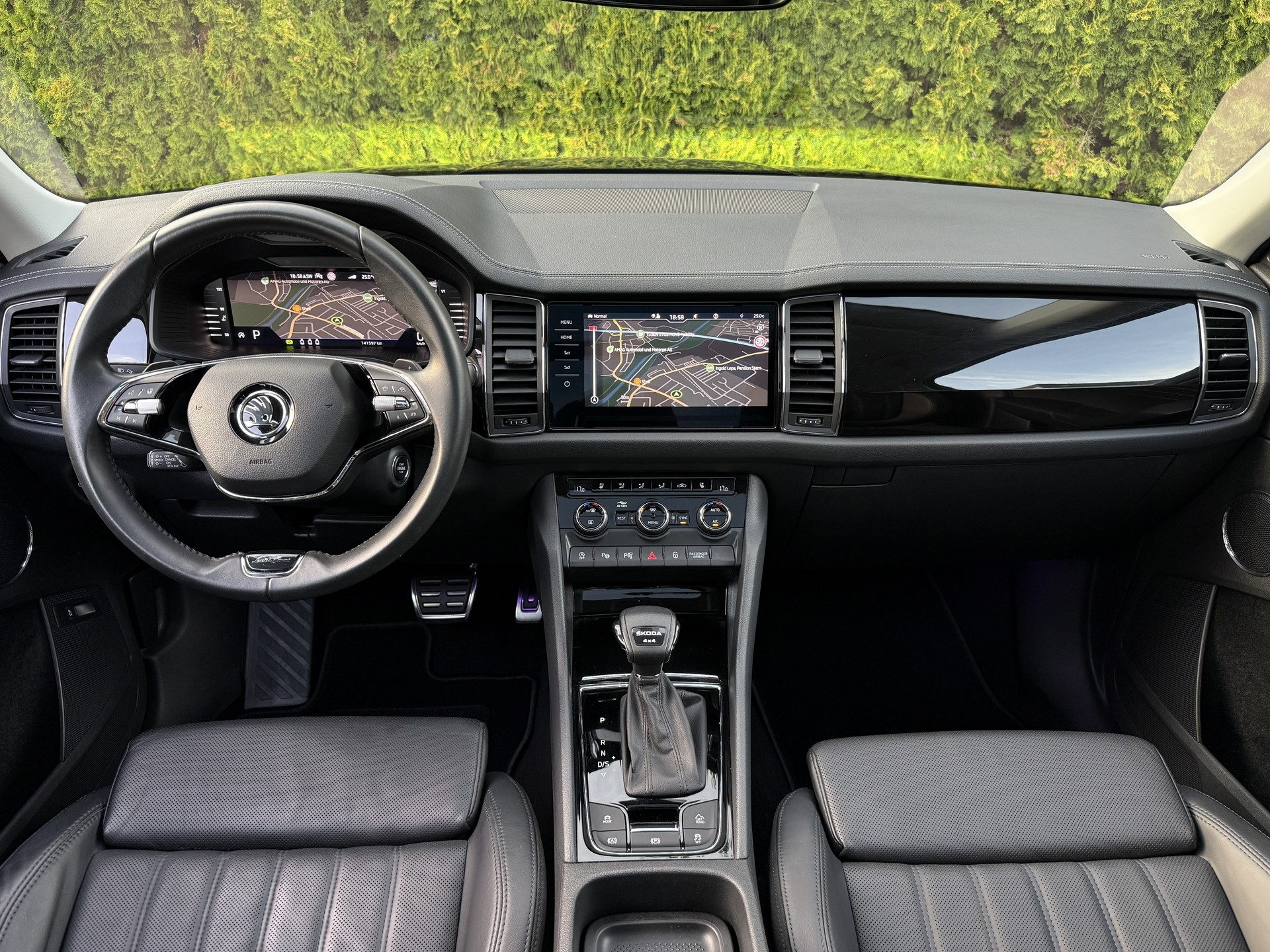 SKODA Kodiaq 2.0 TDI CR L&K 4x4 DSG / 1.Hand / AHK-image-26