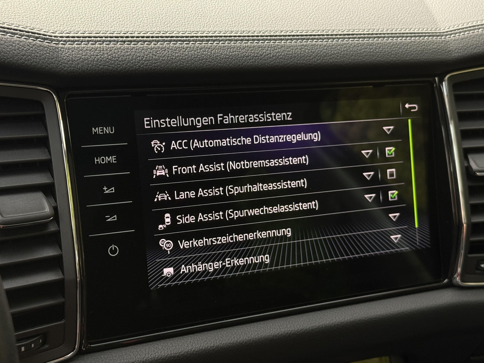 SKODA Kodiaq 2.0 TDI CR L&K 4x4 DSG / 1.Hand / AHK-image-28