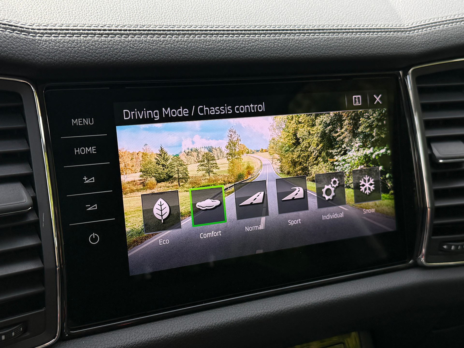 SKODA Kodiaq 2.0 TDI CR L&K 4x4 DSG / 1.Hand / AHK-image-30