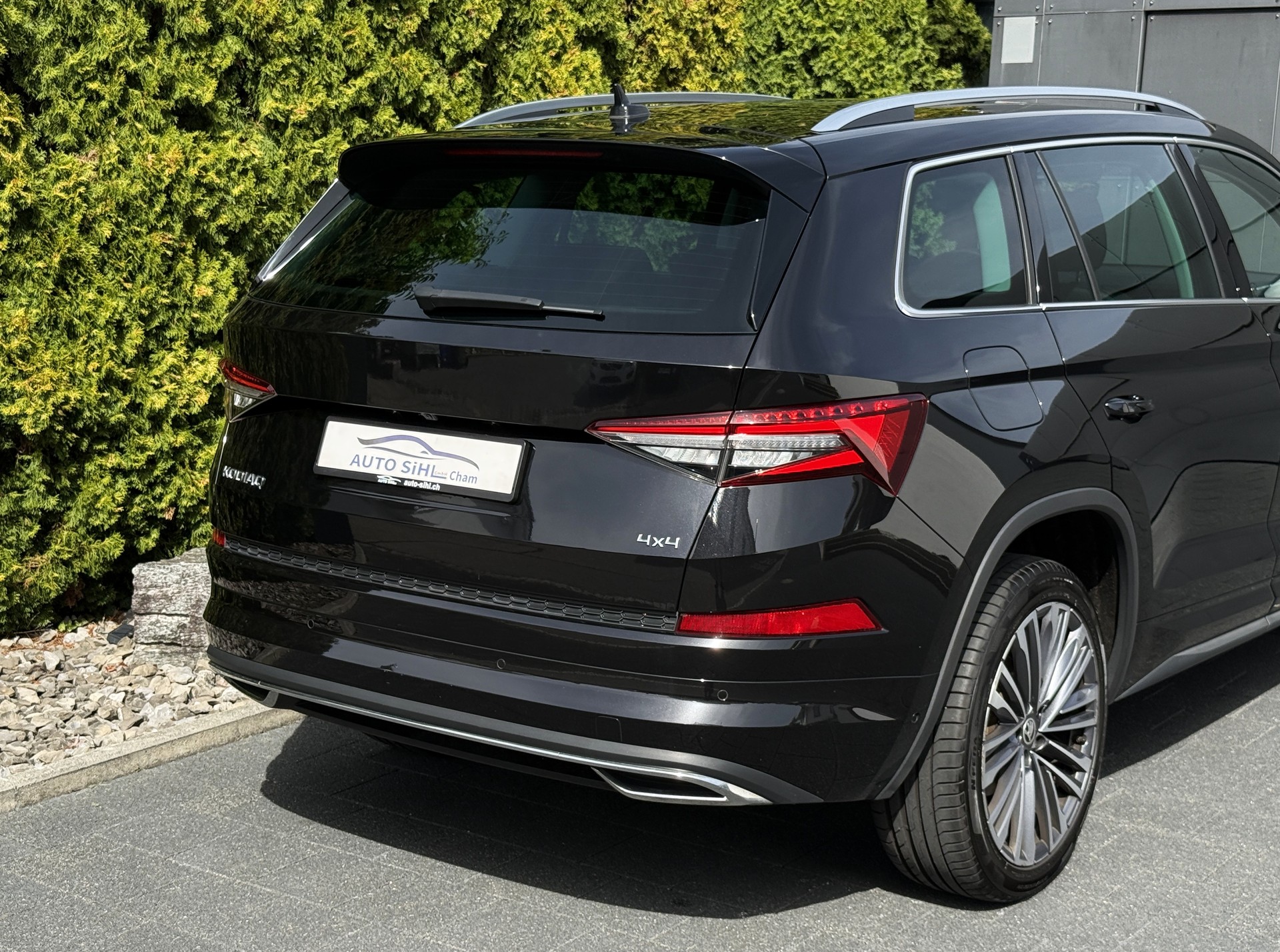 SKODA Kodiaq 2.0 TDI CR L&K 4x4 DSG / 1.Hand / AHK-image-11