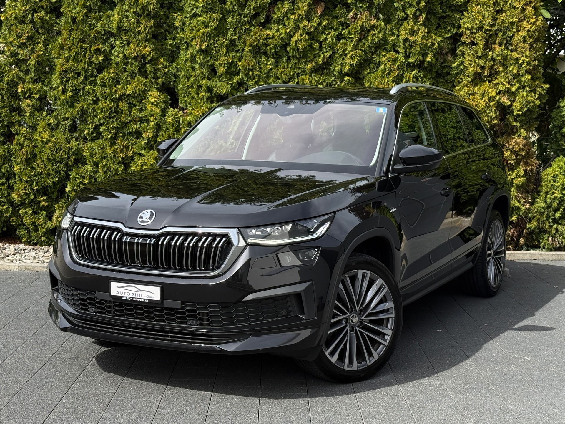 SKODA Kodiaq 2.0 TDI CR L&K 4x4 DSG / 1.Hand / AHK-image-1