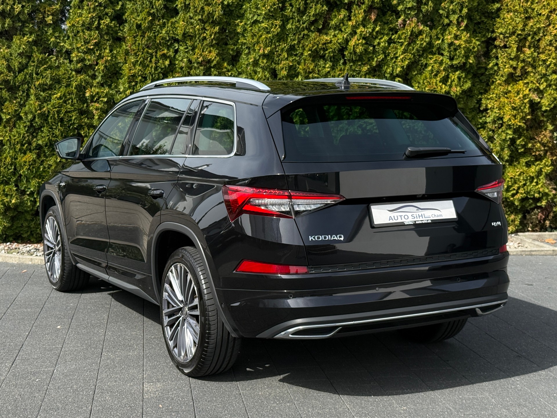 SKODA Kodiaq 2.0 TDI CR L&K 4x4 DSG / 1.Hand / AHK-image-13