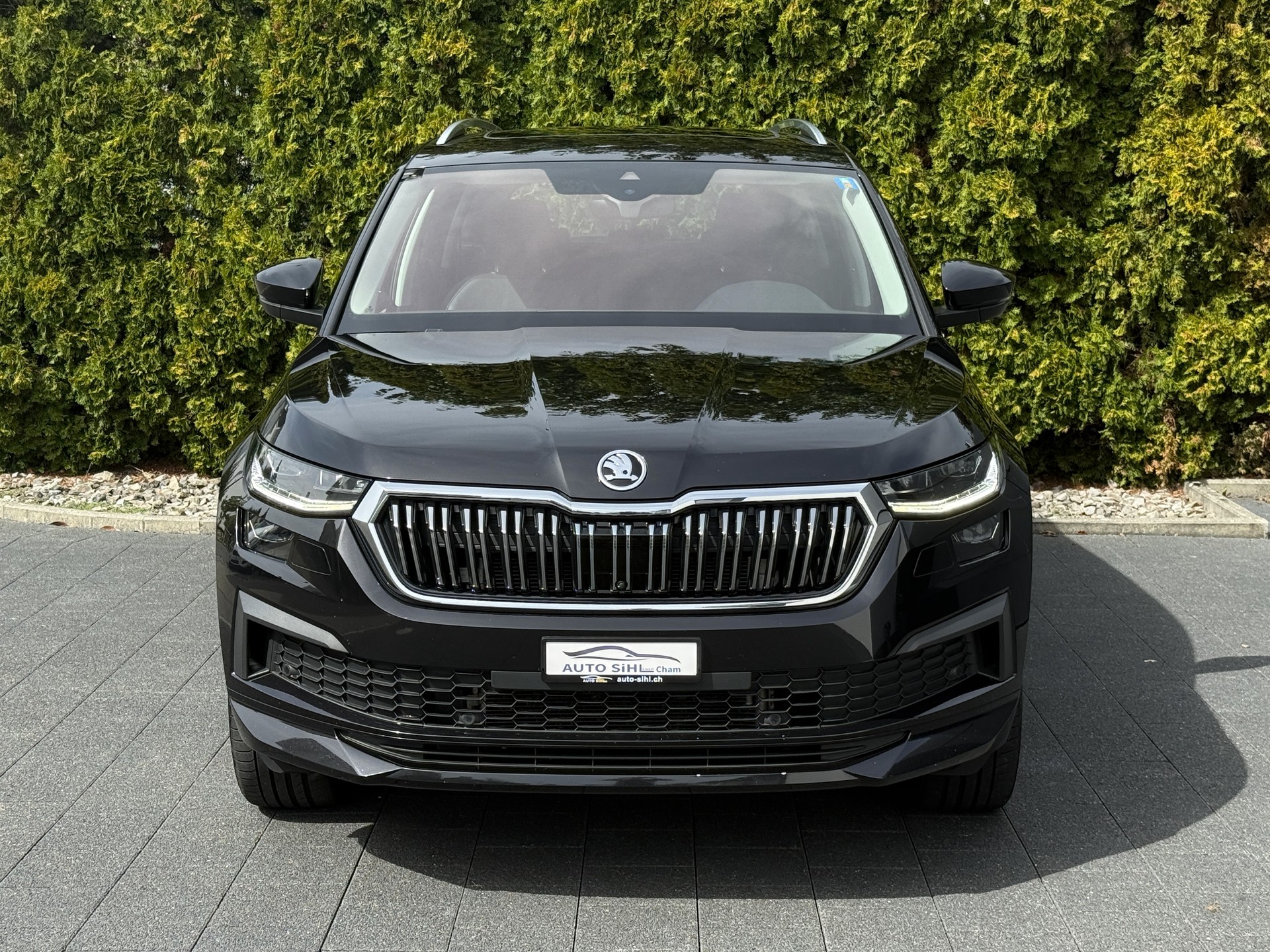SKODA Kodiaq 2.0 TDI CR L&K 4x4 DSG / 1.Hand / AHK-image-2