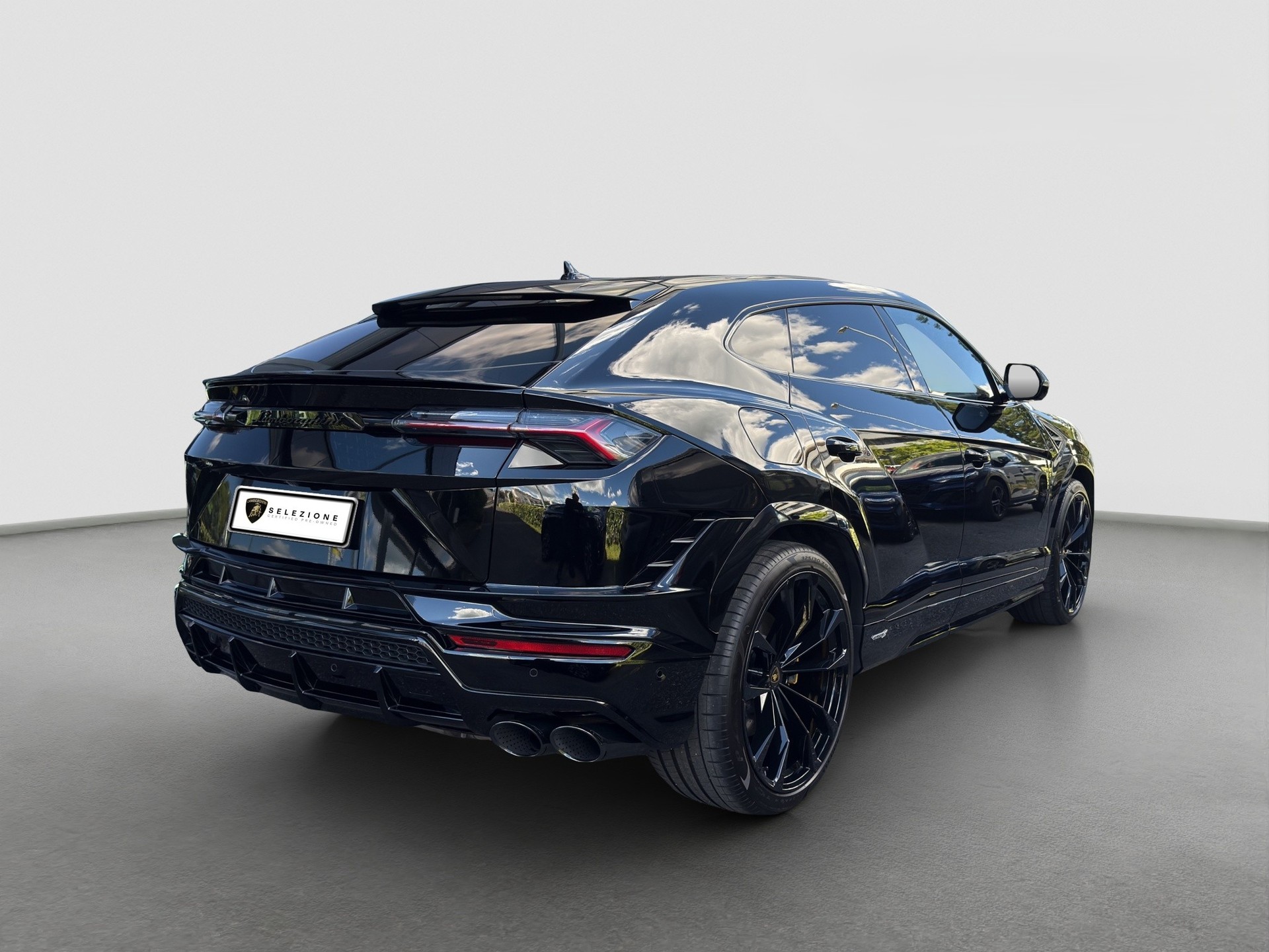 LAMBORGHINI Urus S E-Gear-showroom-element-2