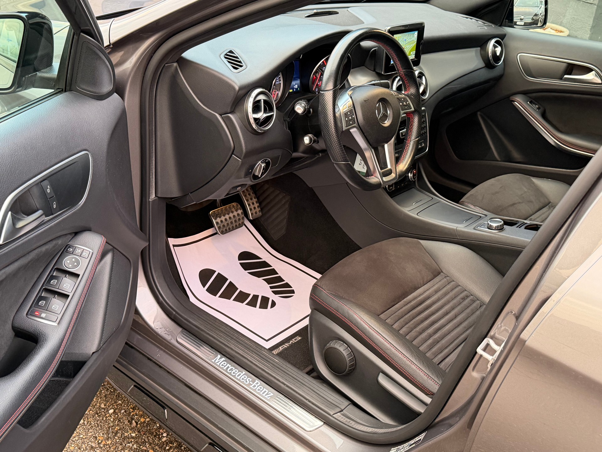 MERCEDES-BENZ GLA 220 CDI AMG Line 4Matic 7G-DCT-image-8