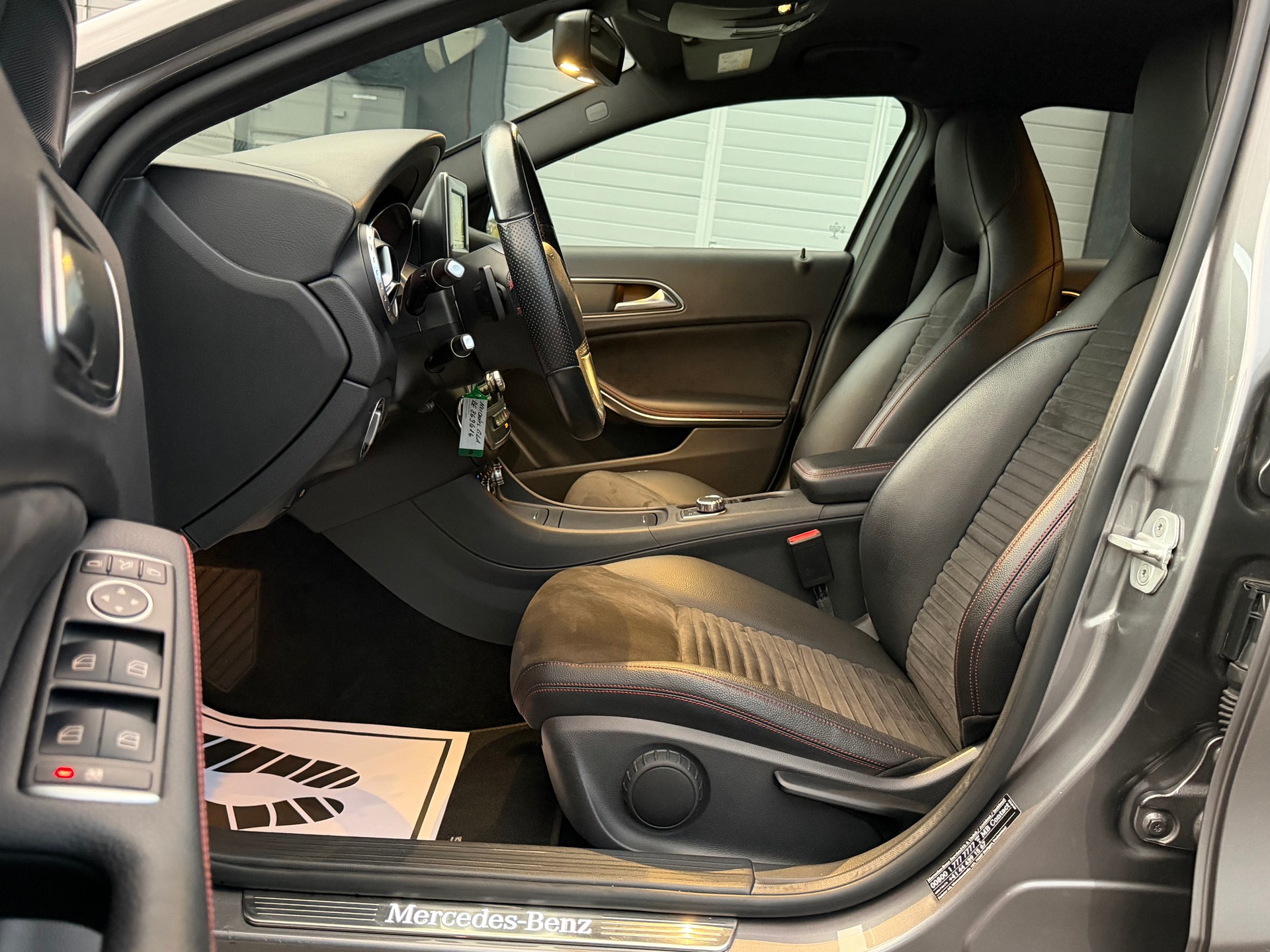 MERCEDES-BENZ GLA 220 CDI AMG Line 4Matic 7G-DCT-image-13