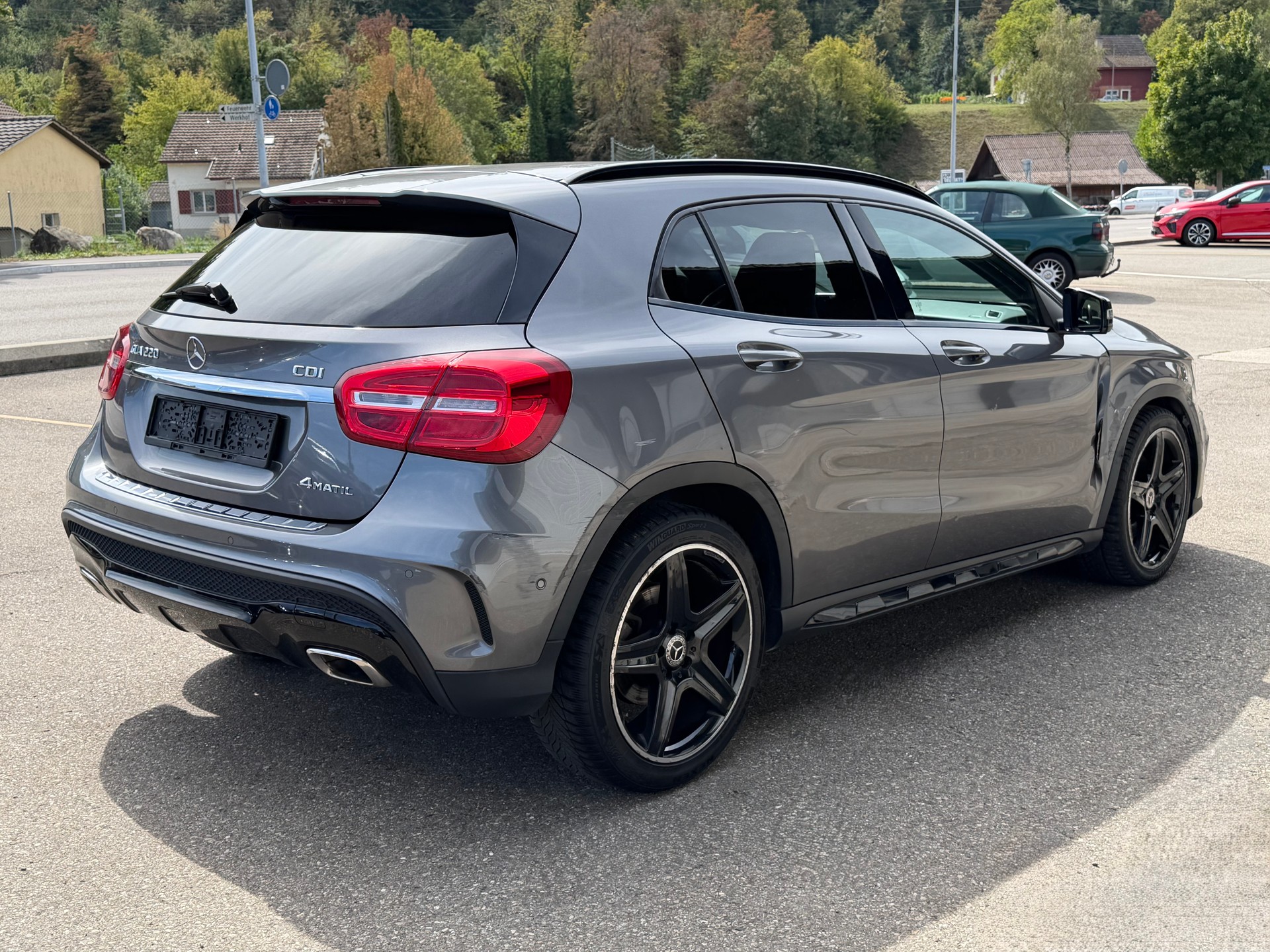 MERCEDES-BENZ GLA 220 CDI AMG Line 4Matic 7G-DCT-image-4