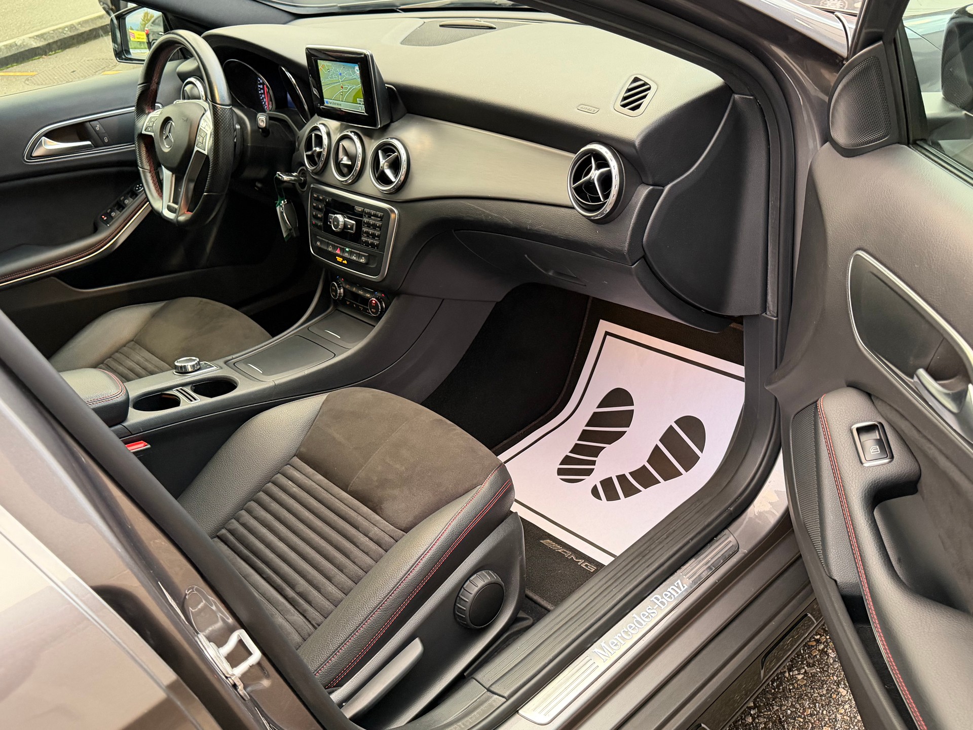 MERCEDES-BENZ GLA 220 CDI AMG Line 4Matic 7G-DCT-image-11