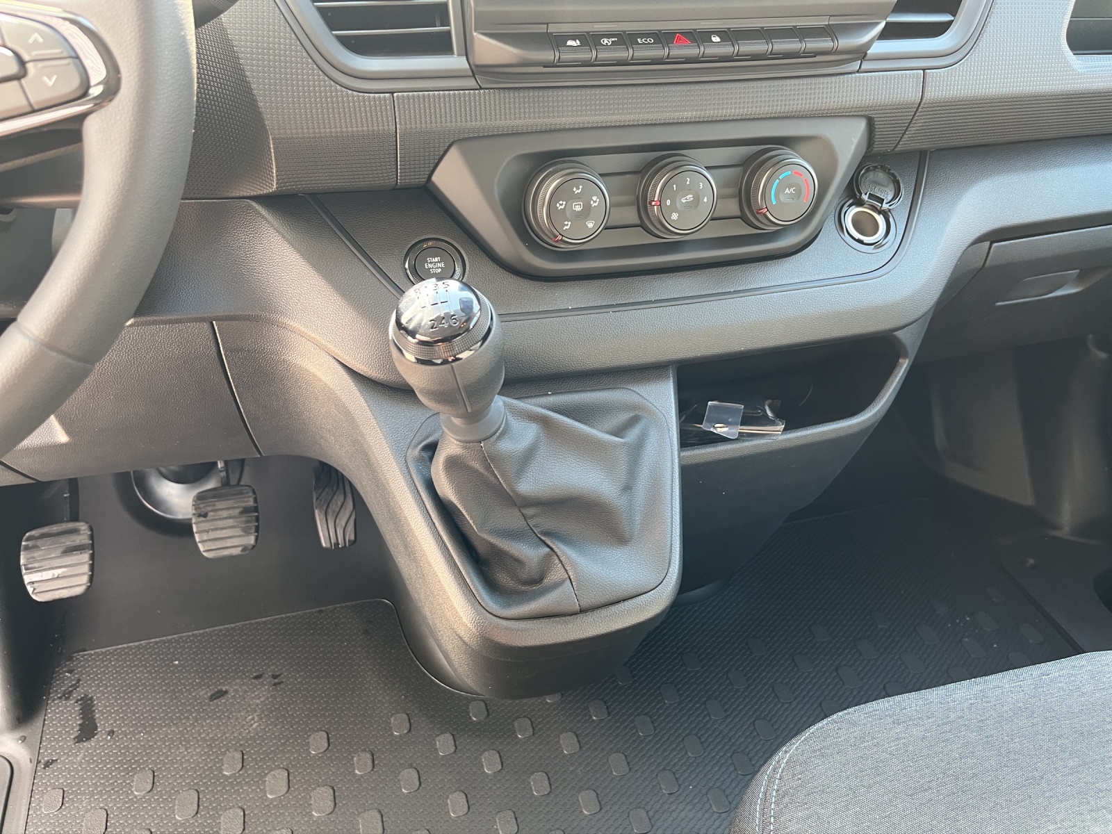 RENAULT Trafic Kaw. 3.0 t L2 H1 2.0 dCi Blue 130 Advance-image-12