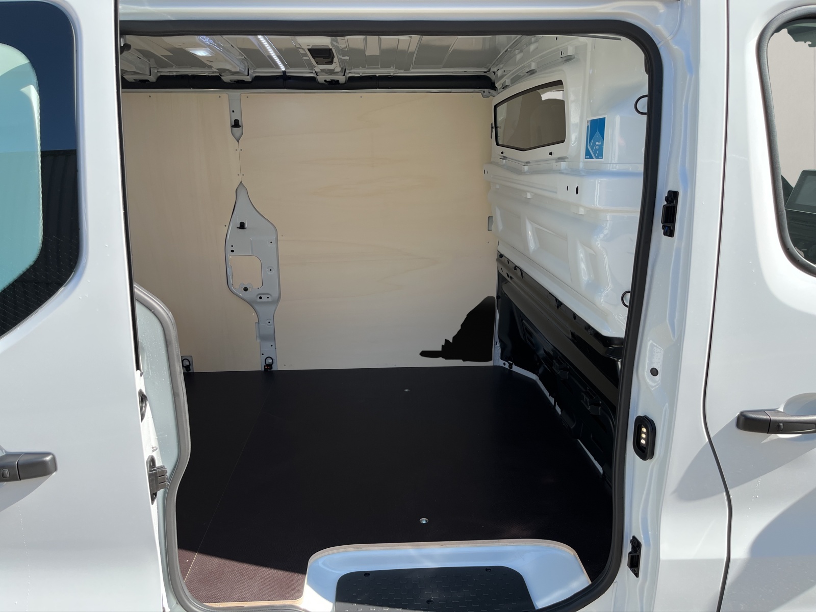 RENAULT Trafic Kaw. 3.0 t L2 H1 2.0 dCi Blue 130 Advance-image-13