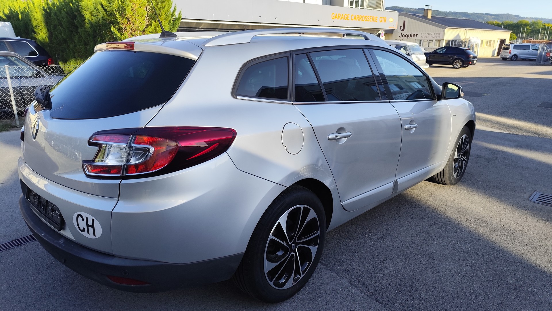 RENAULT Mégane Grandtour 1.2 16V Turbo Limited EDC-image-7