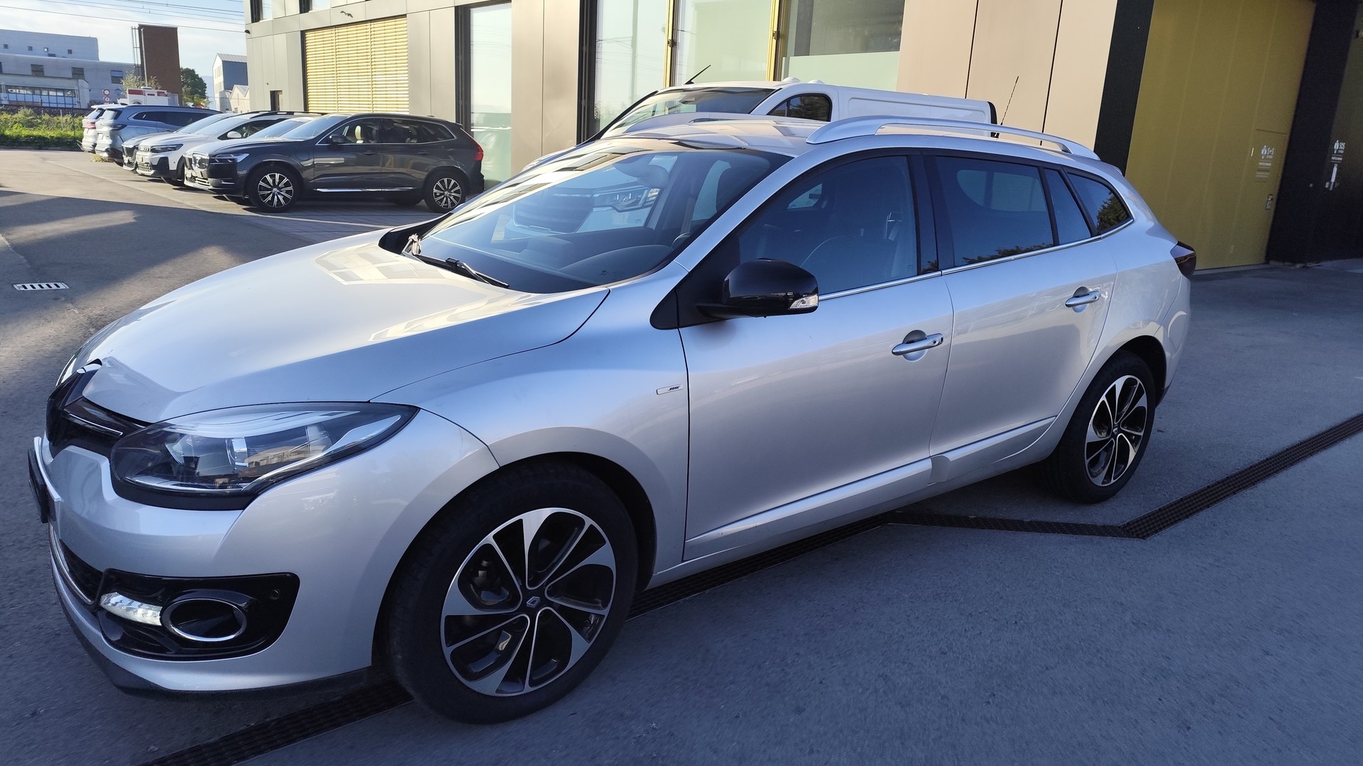 RENAULT Mégane Grandtour 1.2 16V Turbo Limited EDC-image-3