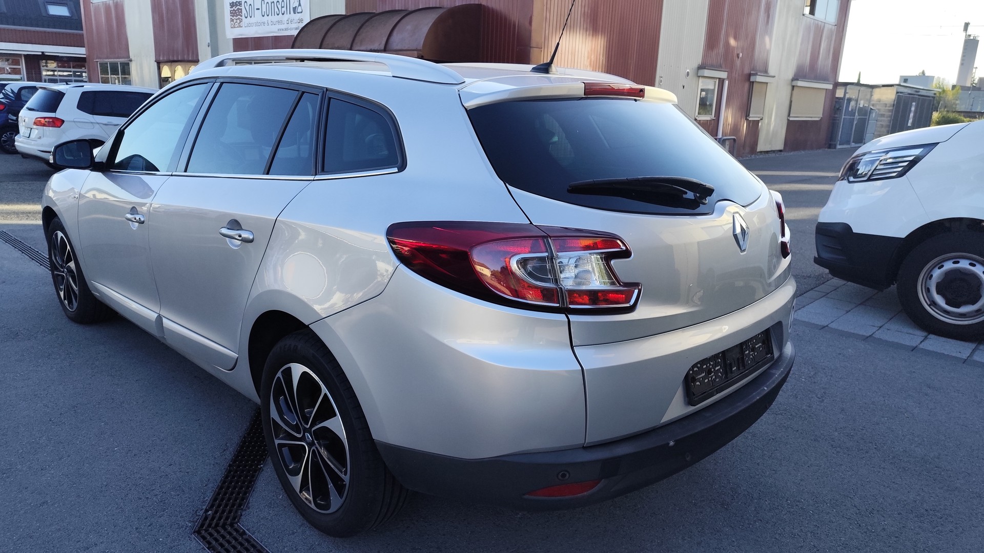 RENAULT Mégane Grandtour 1.2 16V Turbo Limited EDC-image-5