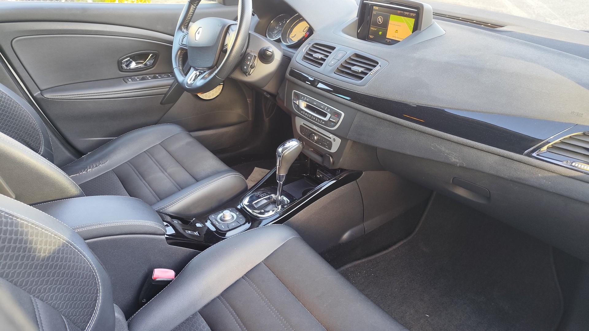 RENAULT Mégane Grandtour 1.2 16V Turbo Limited EDC-image-8