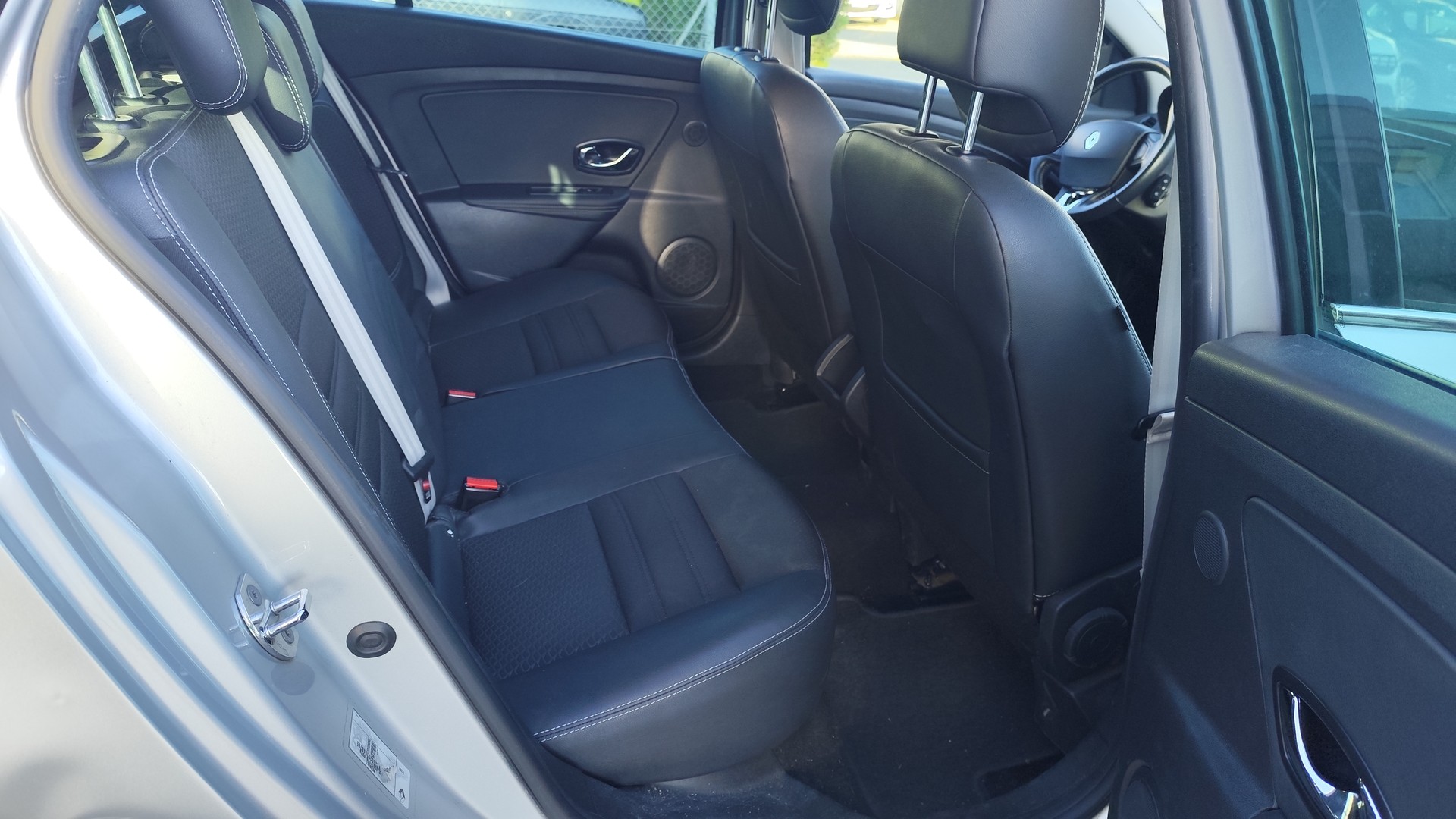 RENAULT Mégane Grandtour 1.2 16V Turbo Limited EDC-image-9