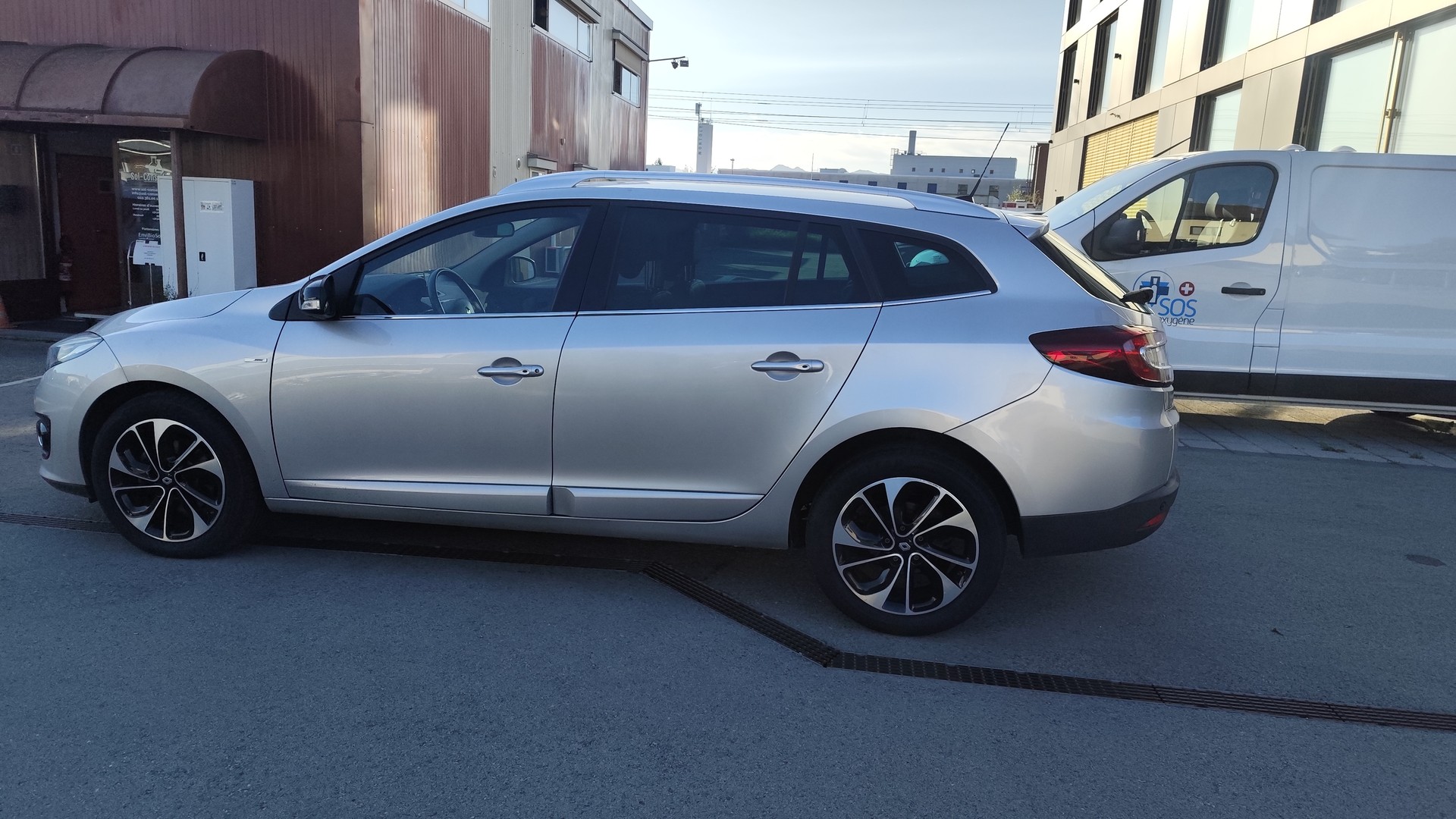 RENAULT Mégane Grandtour 1.2 16V Turbo Limited EDC-image-6