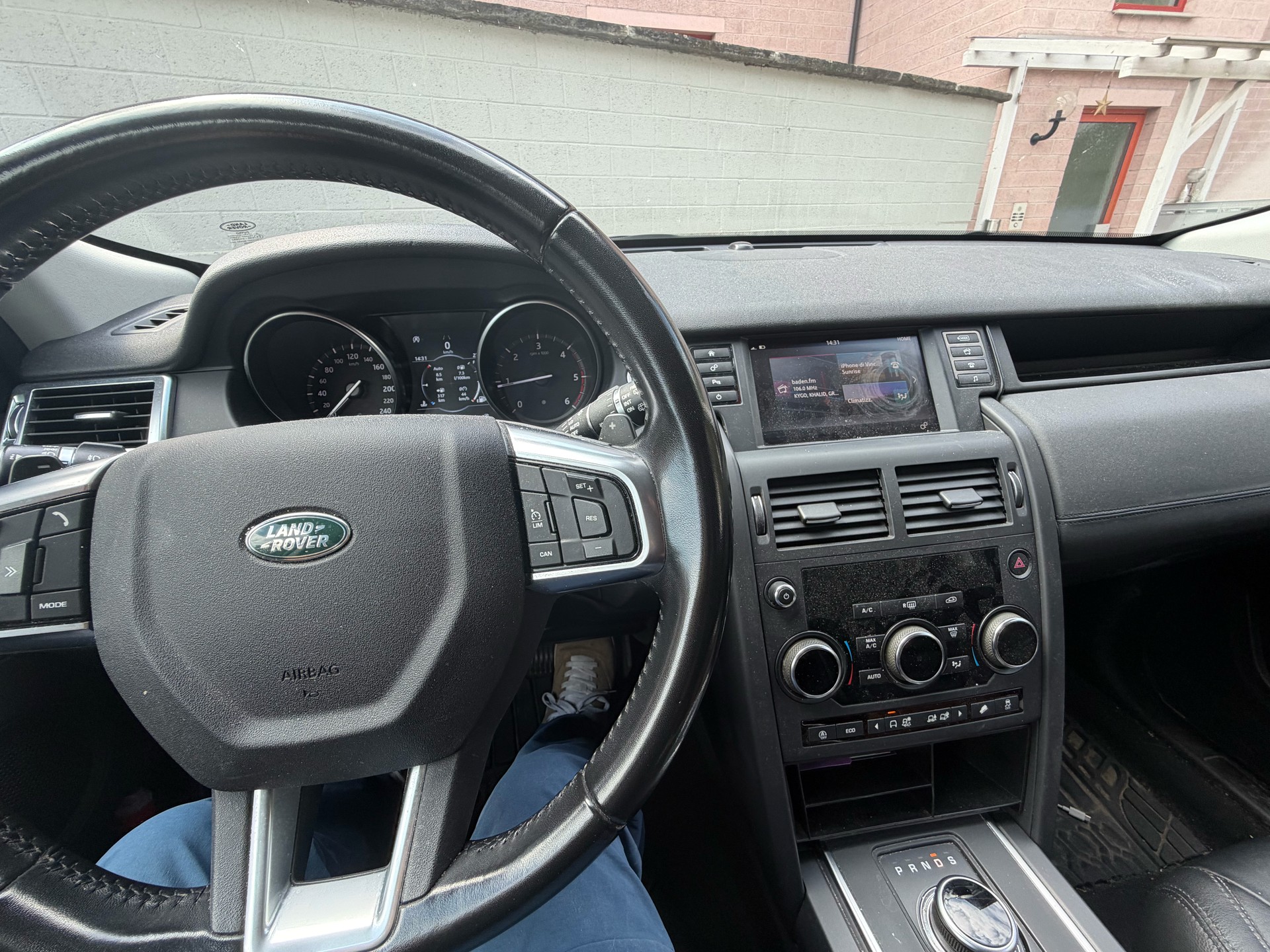 LAND ROVER 2.0 TD4 SE-image-1