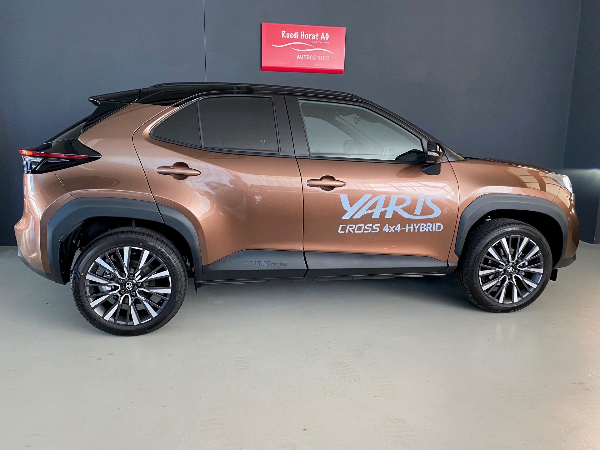 TOYOTA Yaris Cross 1.5 VVT-i HSD Premium AWD-i-image-3