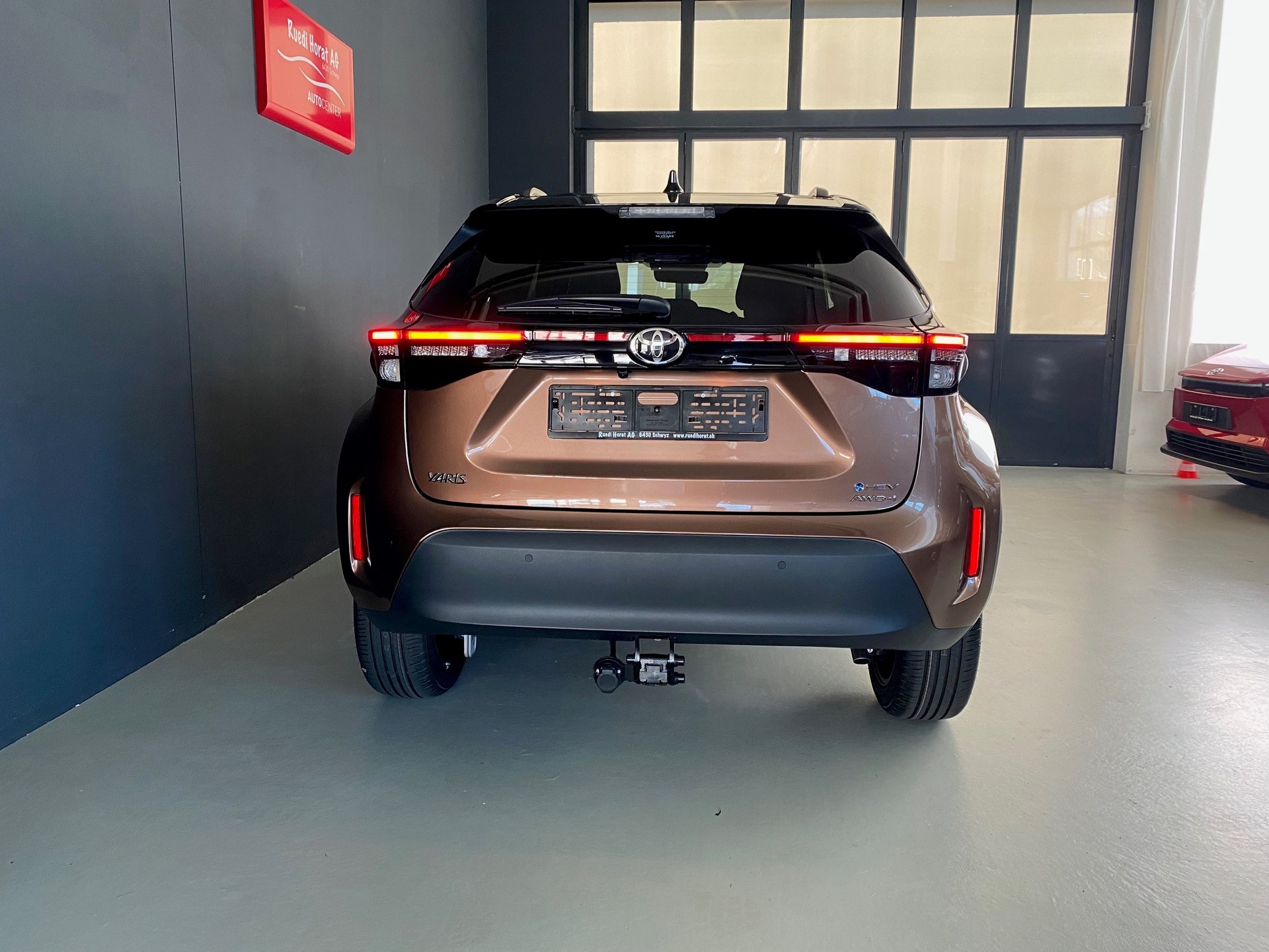 TOYOTA Yaris Cross 1.5 VVT-i HSD Premium AWD-i-image-5