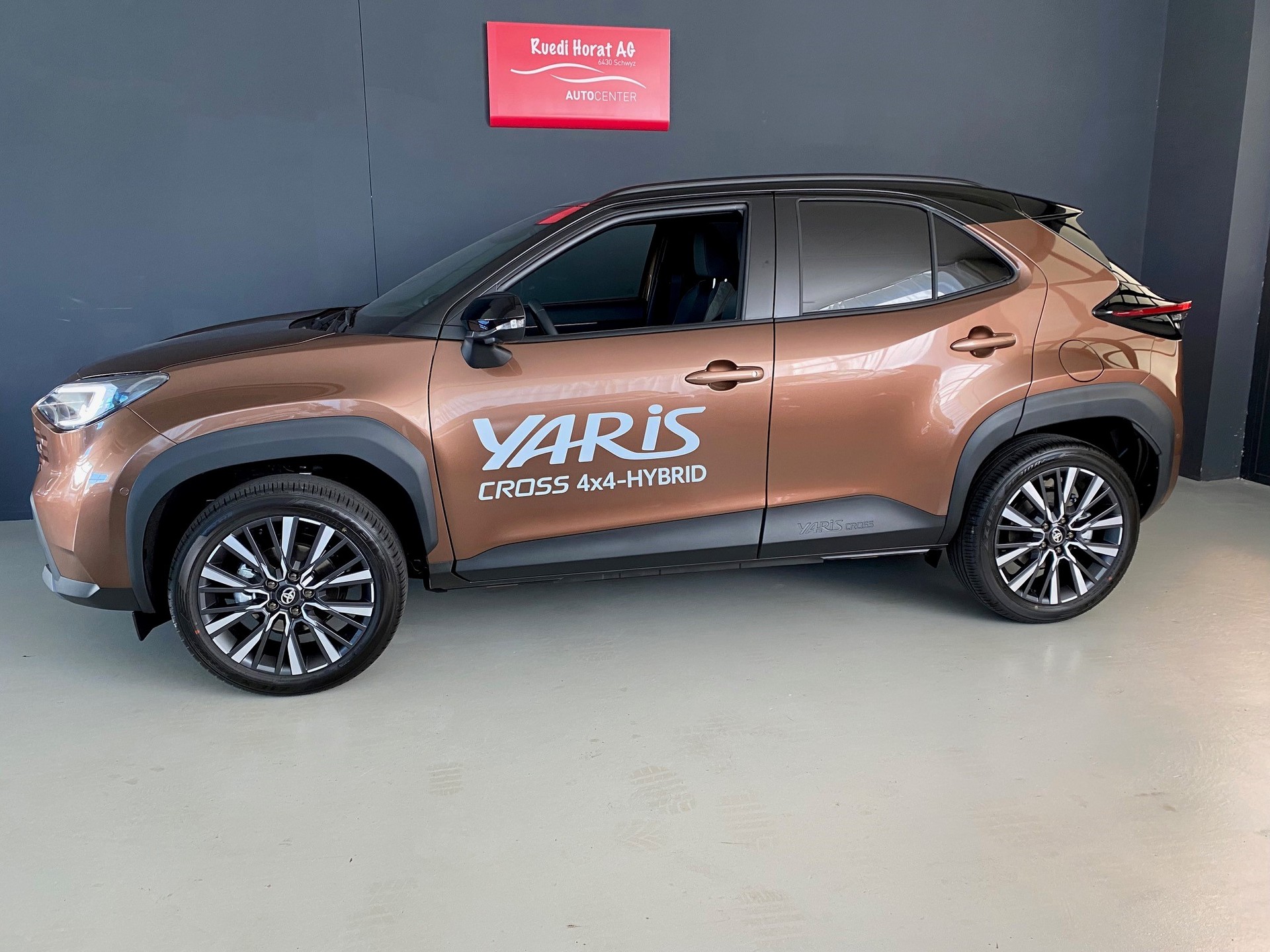 TOYOTA Yaris Cross 1.5 VVT-i HSD Premium AWD-i-image-2