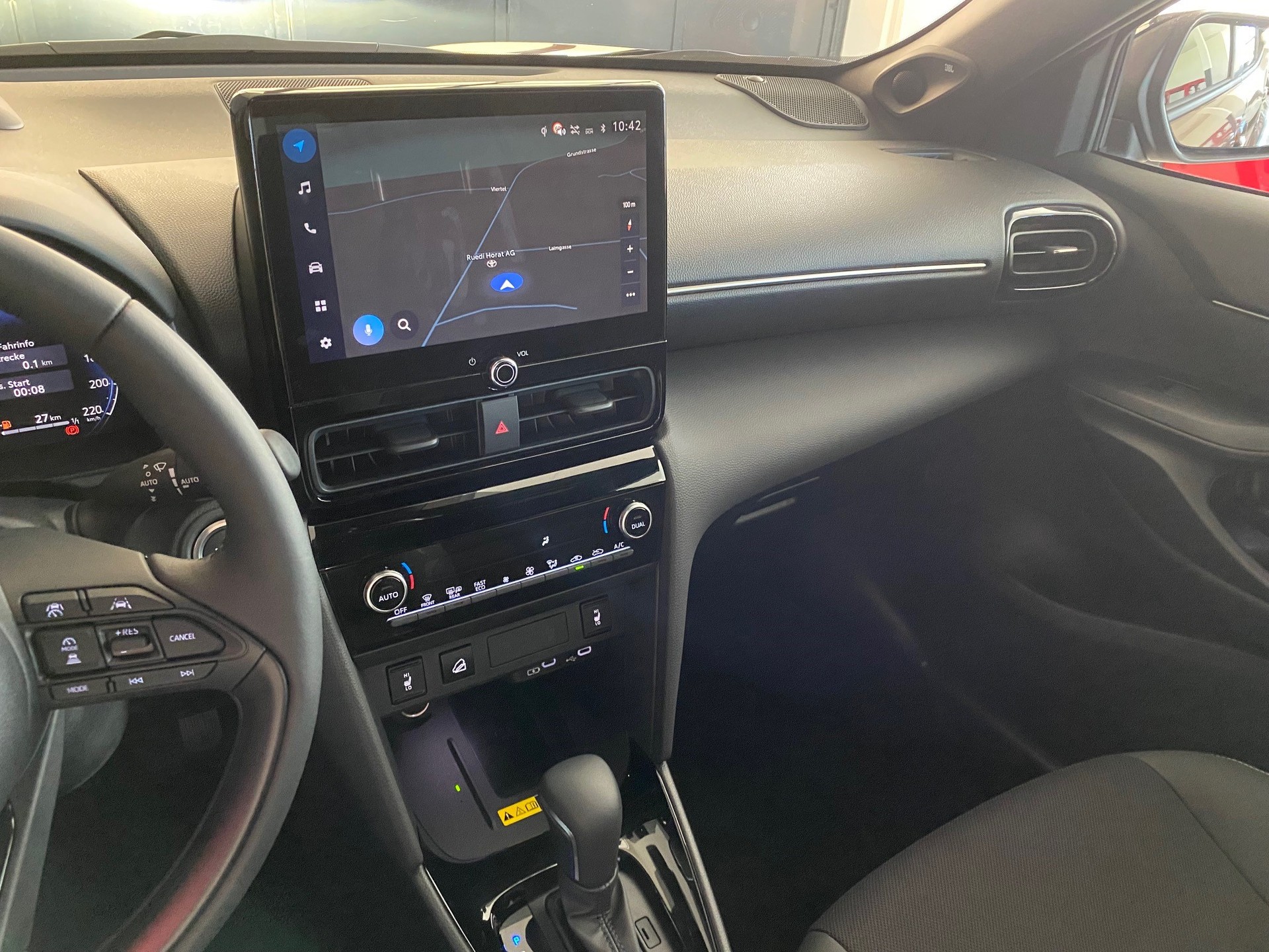 TOYOTA Yaris Cross 1.5 VVT-i HSD Premium AWD-i-image-12