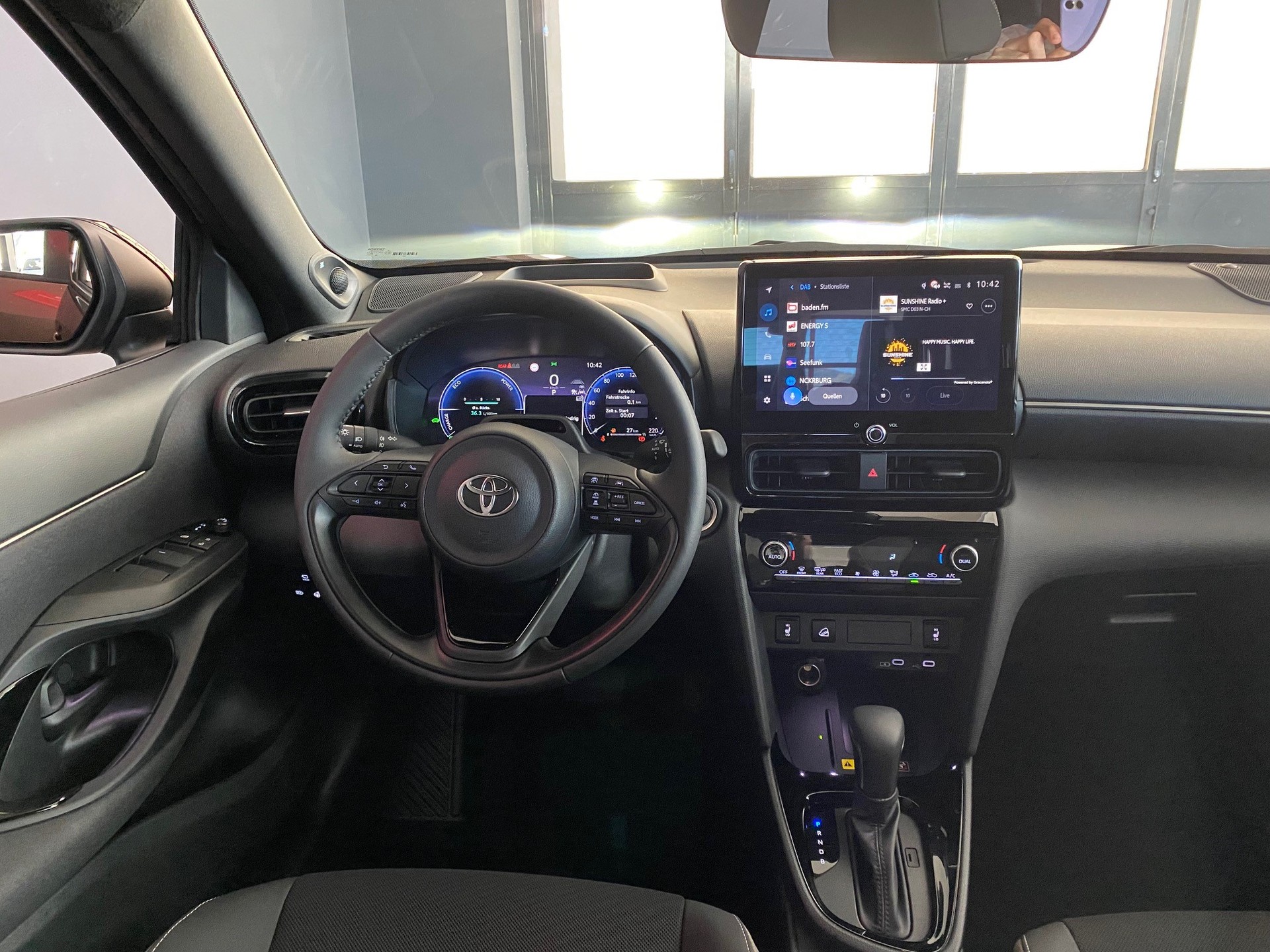 TOYOTA Yaris Cross 1.5 VVT-i HSD Premium AWD-i-image-9