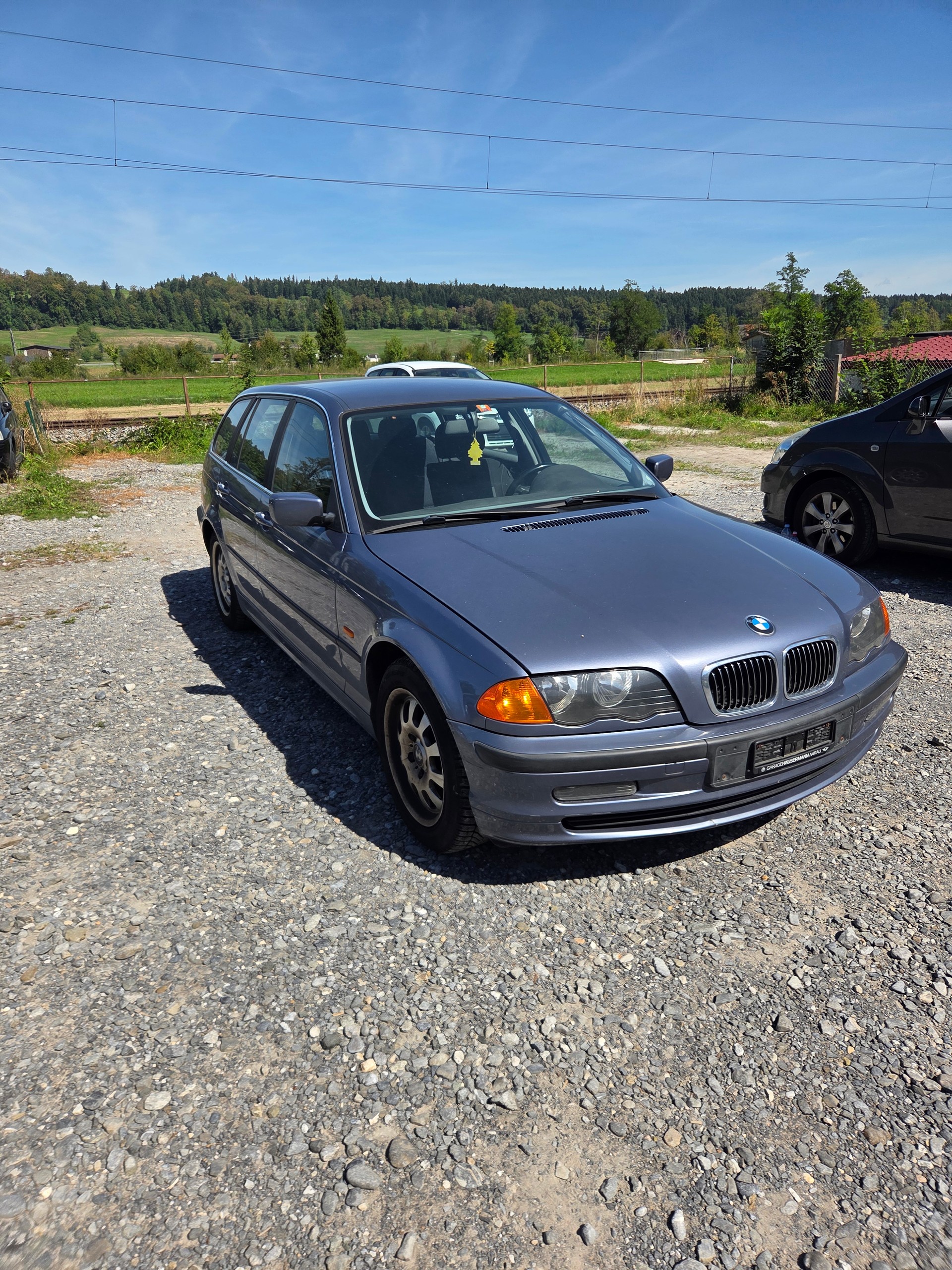 BMW 325i Touring-image-1
