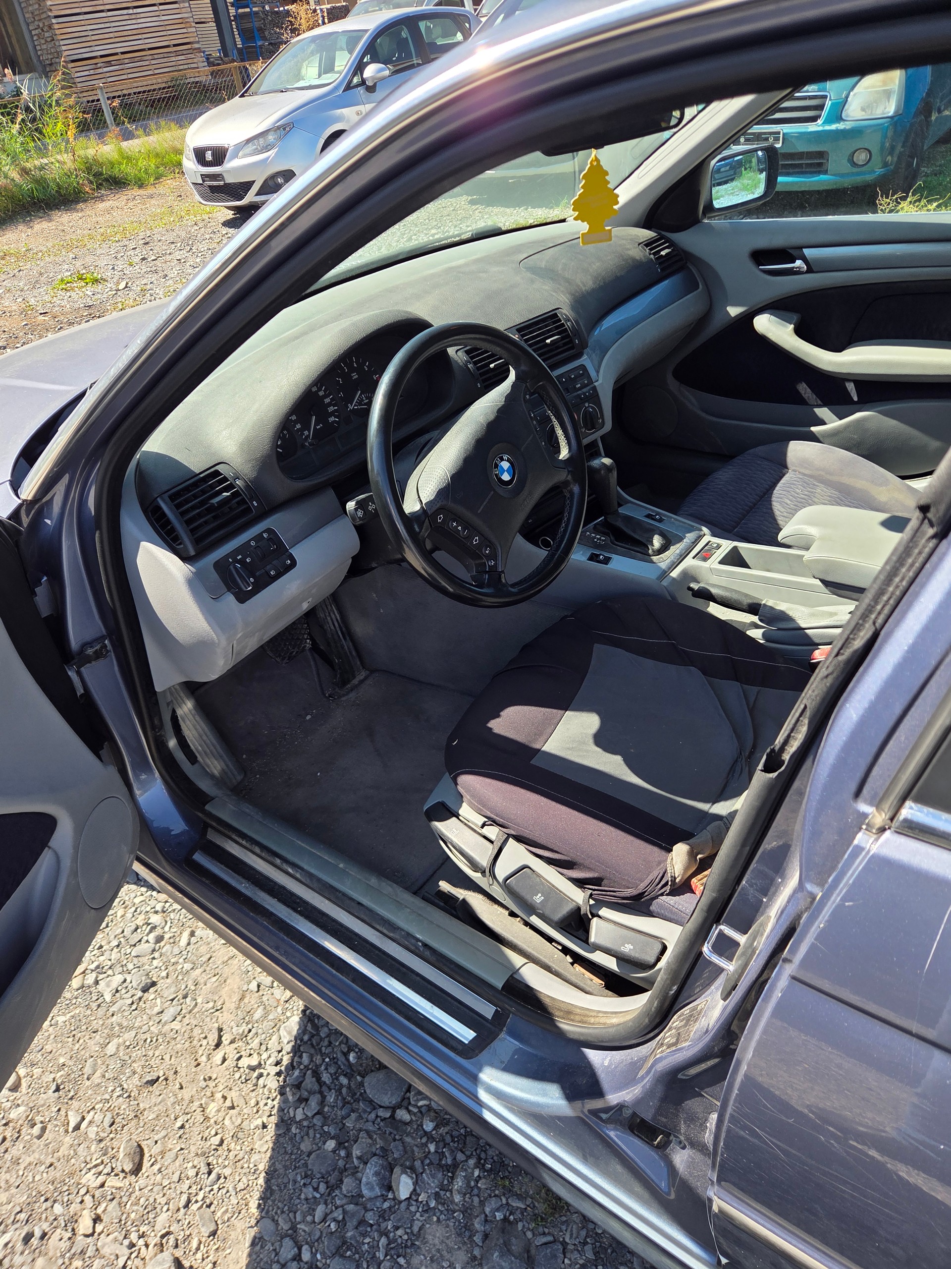 BMW 325i Touring-image-4