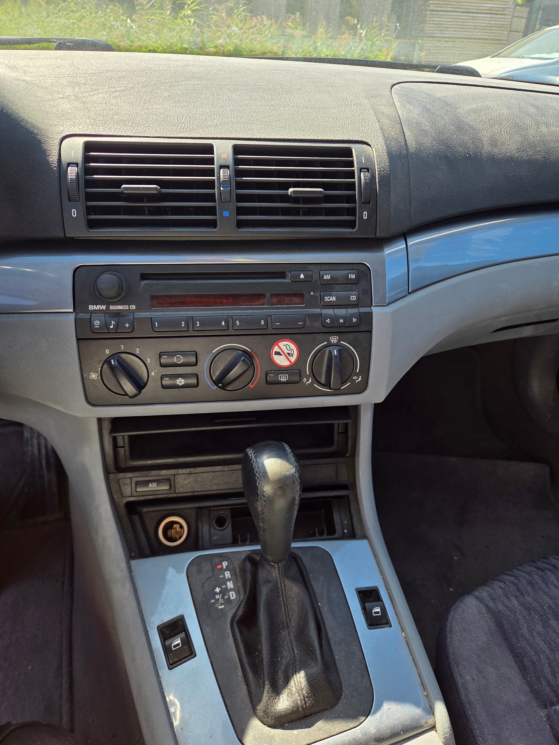 BMW 325i Touring-image-5