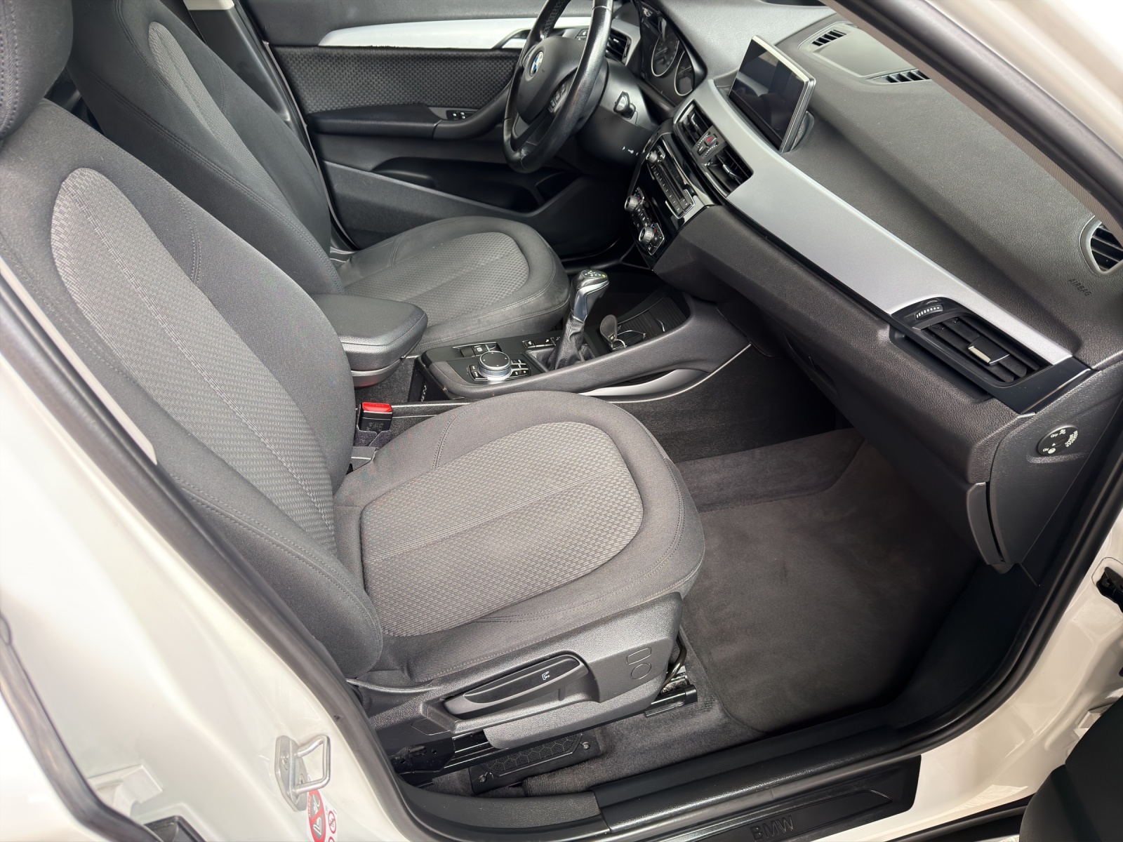 BMW X1 xDrive 18d Steptronic-image-11