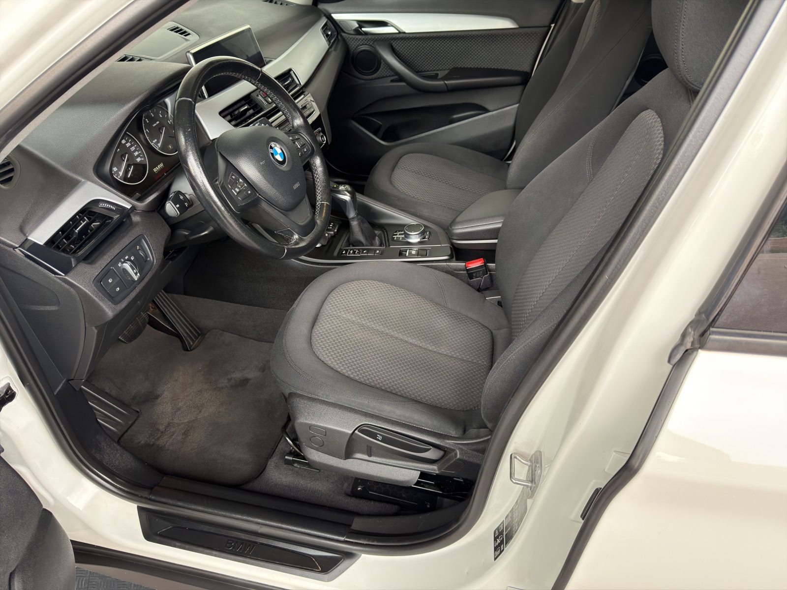 BMW X1 xDrive 18d Steptronic-image-9