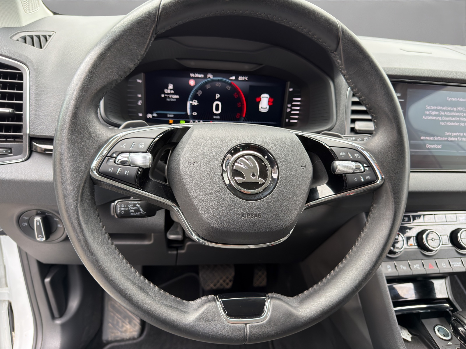 SKODA Karoq 2.0 TDI CR Style 4x4 DSG-image-9