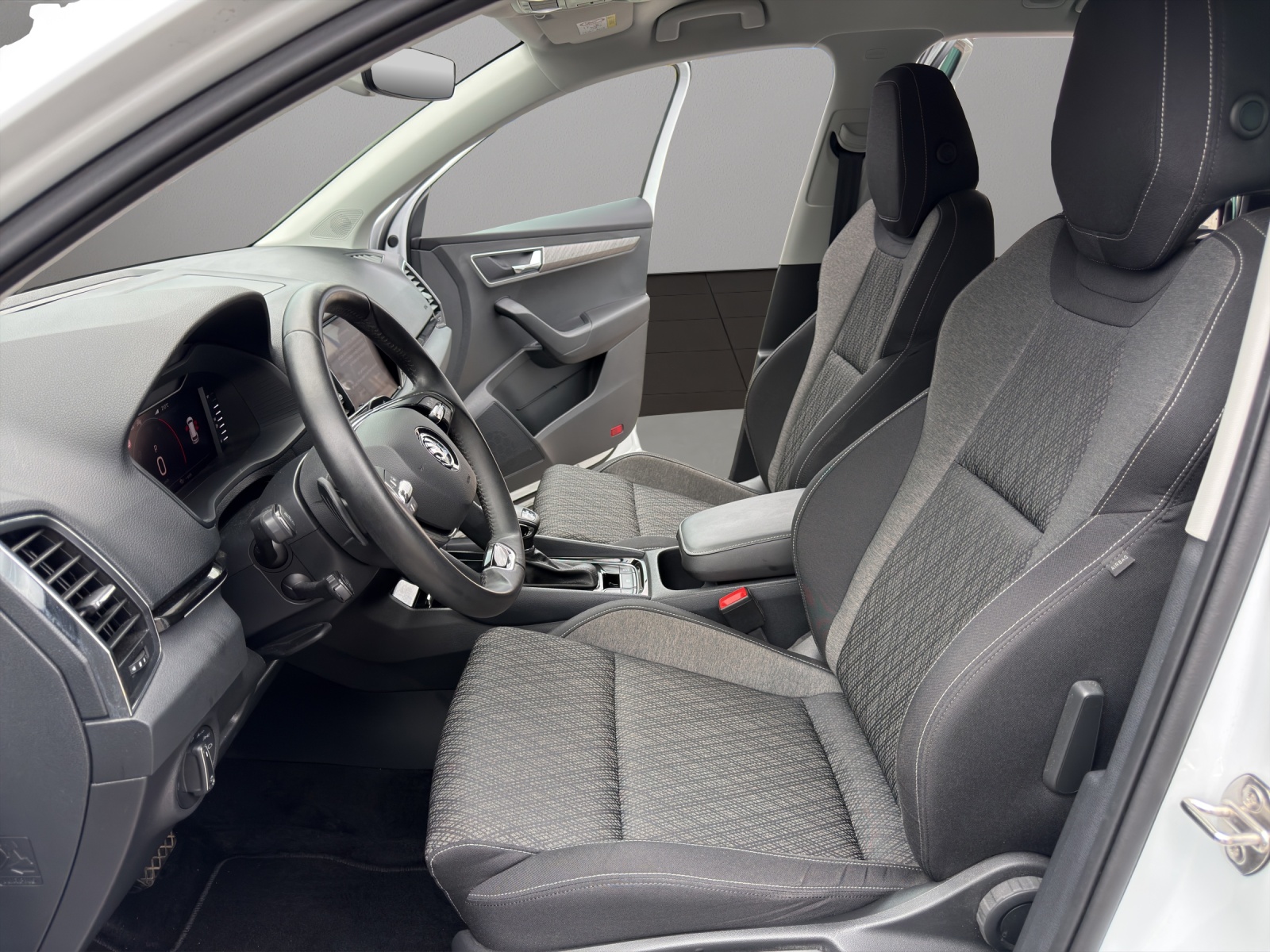 SKODA Karoq 2.0 TDI CR Style 4x4 DSG-image-8