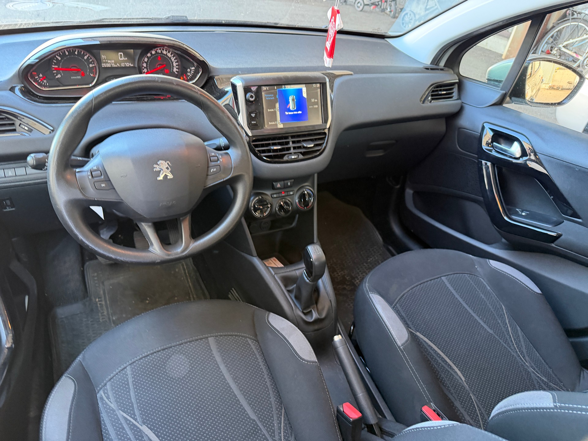 PEUGEOT 208 1.2 VTI Intuitive-image-6