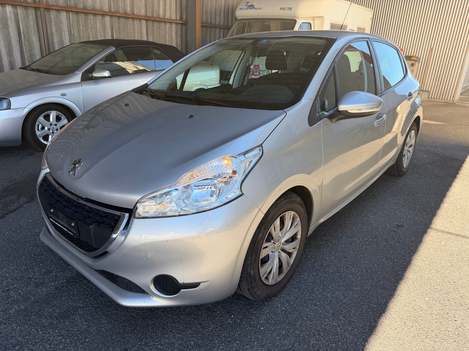 PEUGEOT 208 1.2 VTI Intuitive-image-0