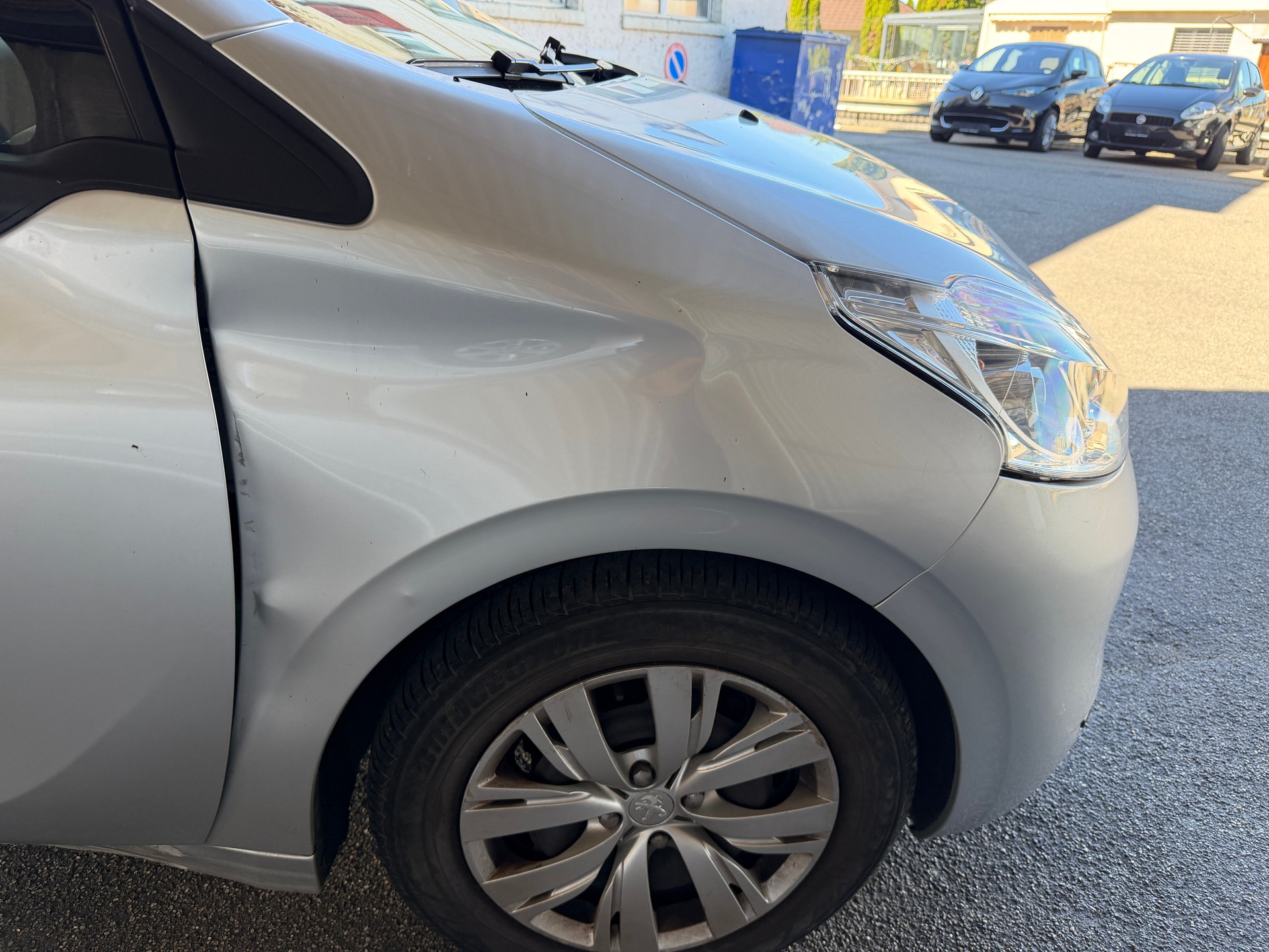 PEUGEOT 208 1.2 VTI Intuitive-image-2