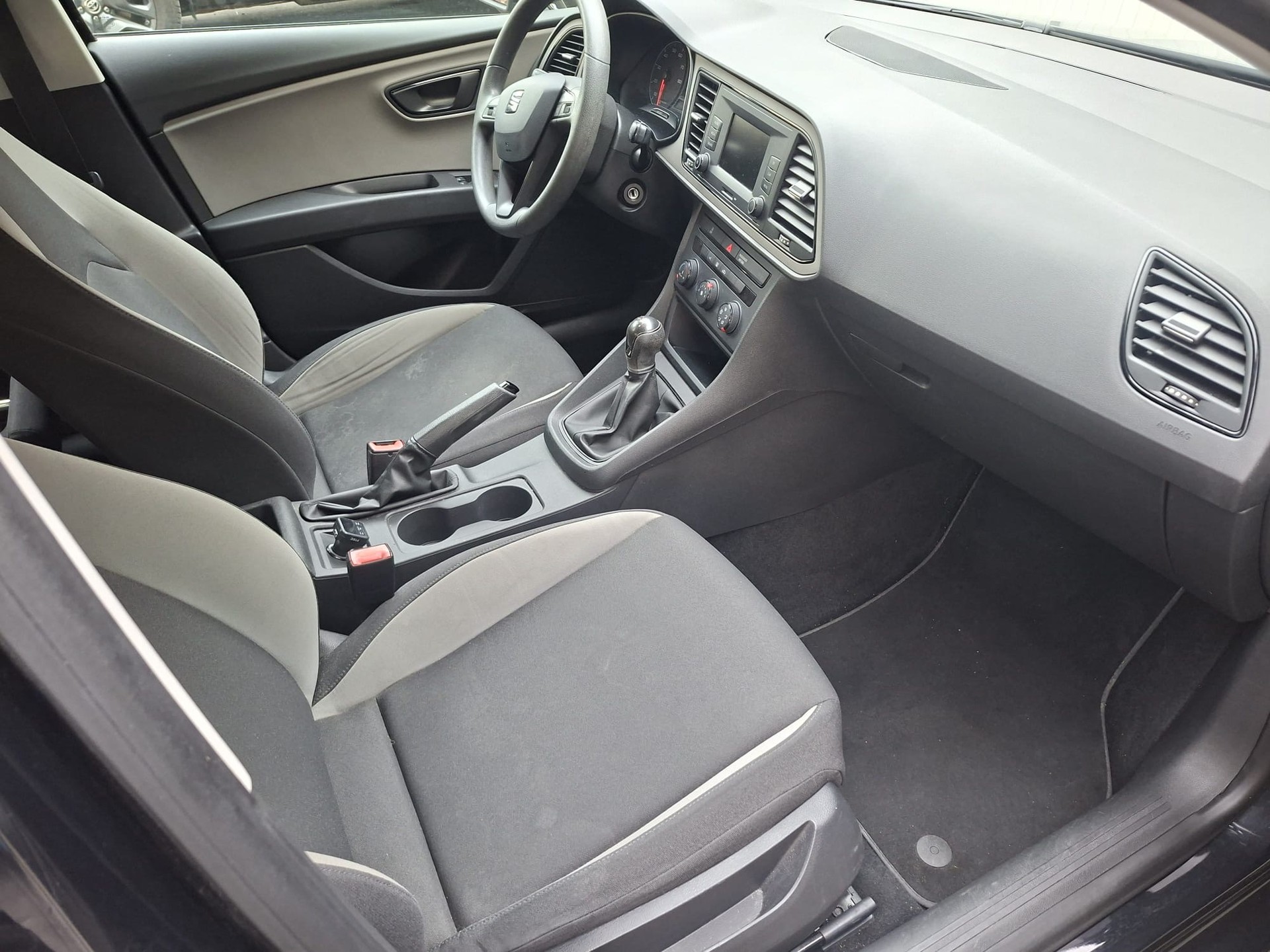 SEAT Leon 1.2 TSI Reference-image-6